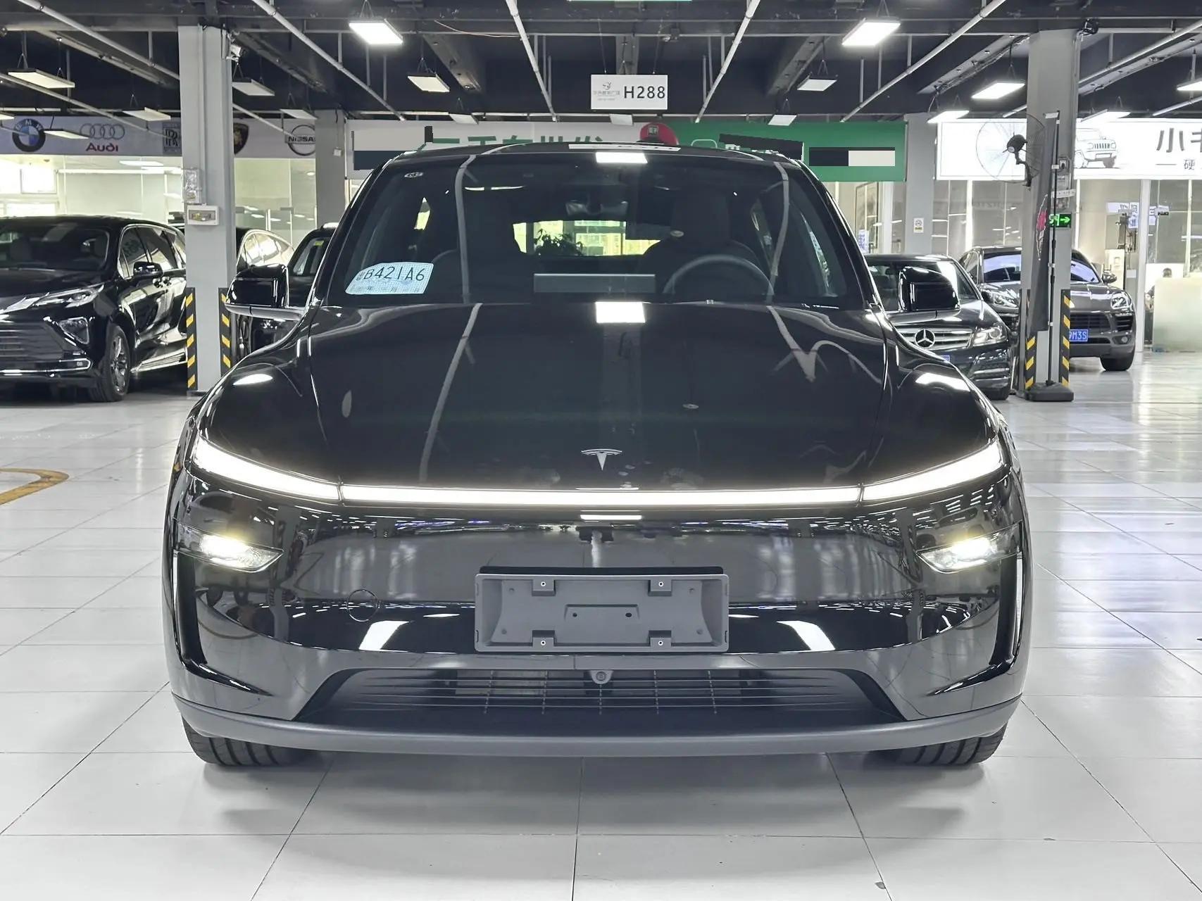 Tesla 2026 Model Y Rear-Wheel Drive Automatic 2