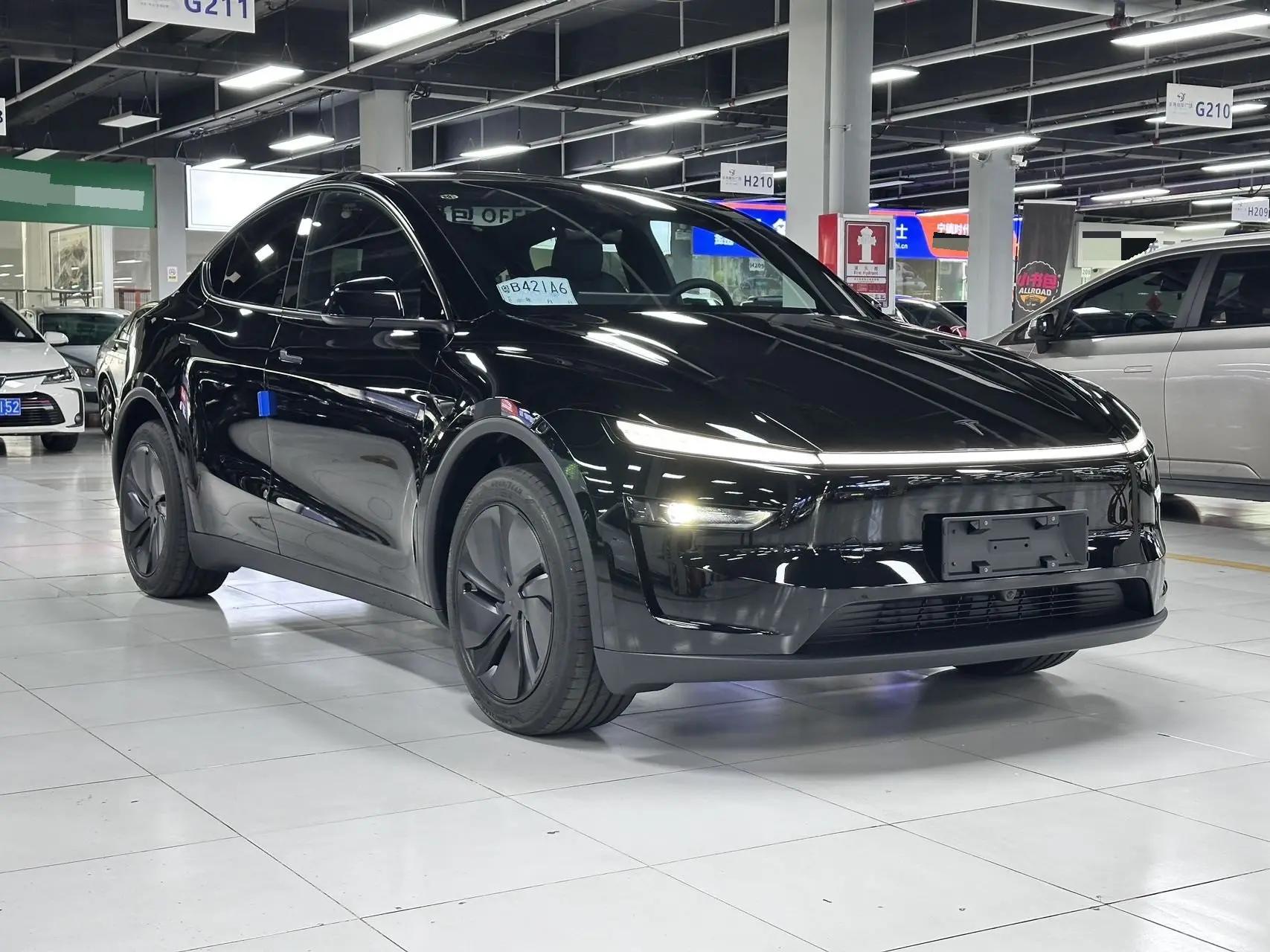 Tesla 2026 Model Y Rear-Wheel Drive Automatic 3