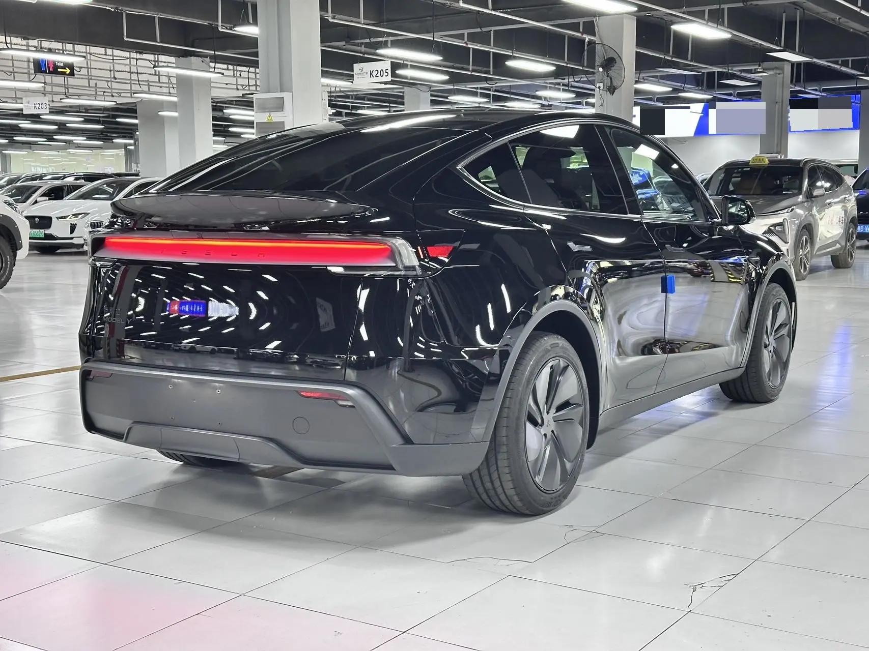 Tesla 2026 Model Y Rear-Wheel Drive Automatic 7