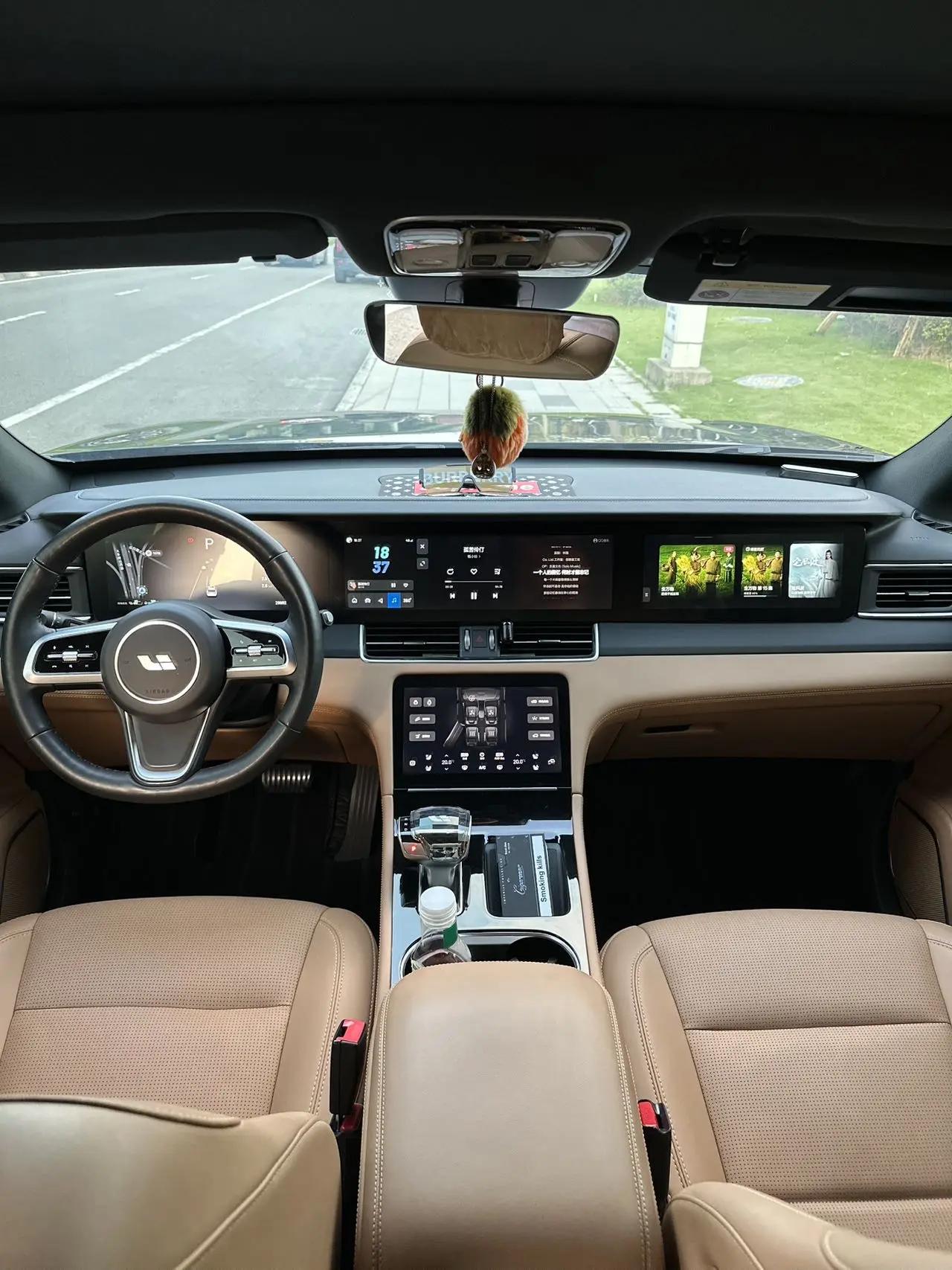 Li ONE 2021 extended 6-seat version 6