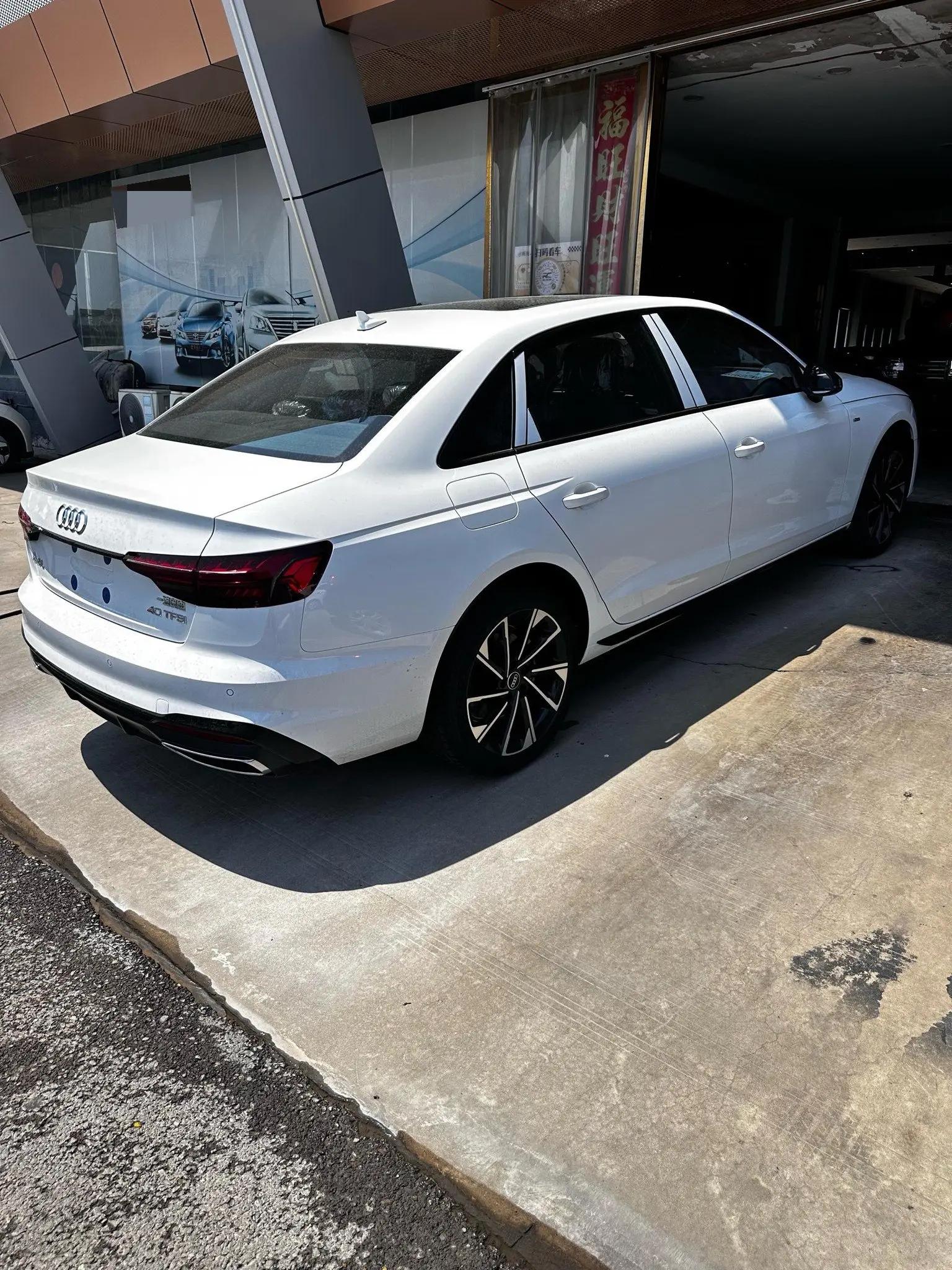 奥迪 2026款 A4L 2.0TFSI 40TFSI 200万辆悦享版 豪华动感型 自动挡 4