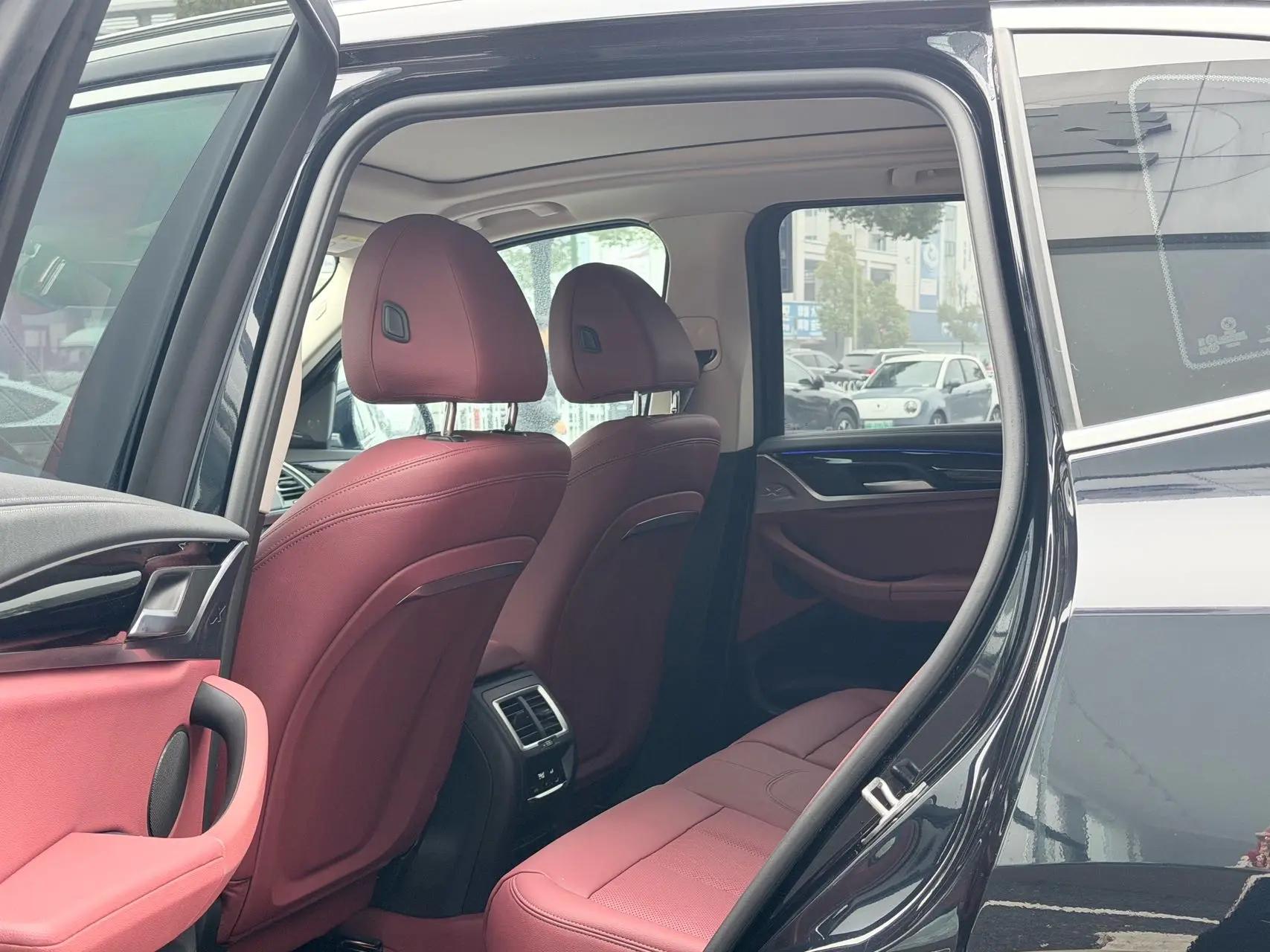 BMW X3 2022 xDrive25i M sports suit 4