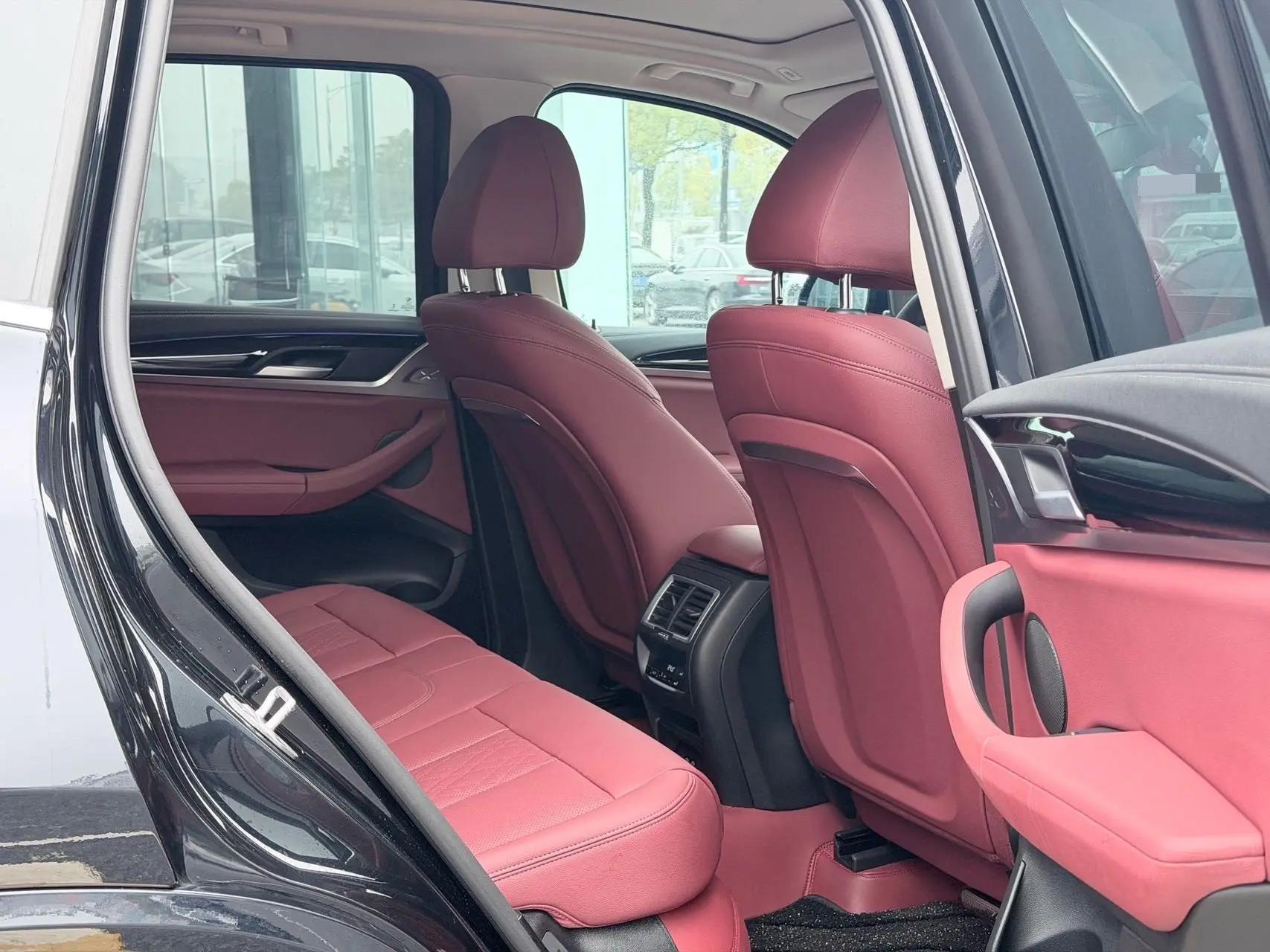BMW X3 2022 xDrive25i M sports suit 6