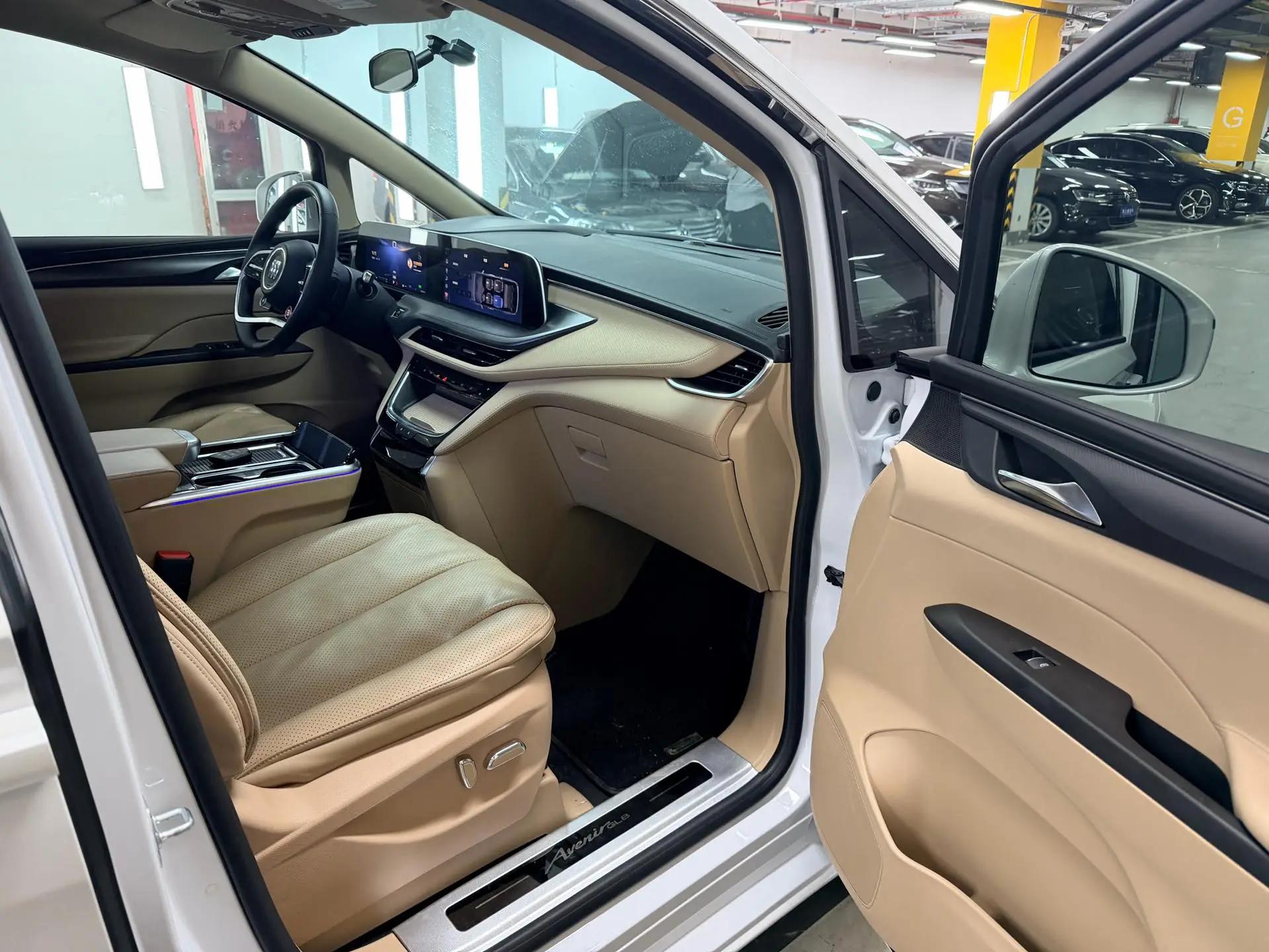 Buick 2025 GL8 Land Business Class 2.0T Comfort DG Version Automatic 12