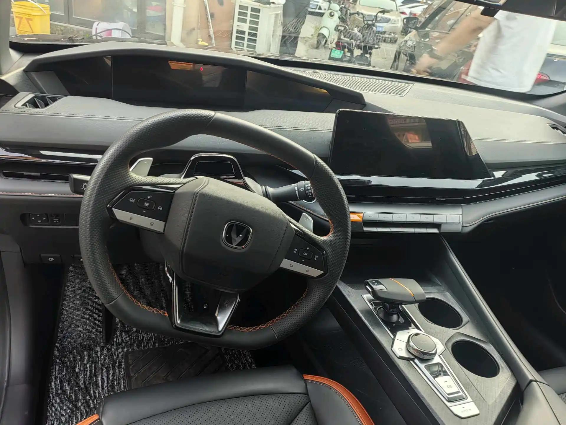 ChangAn 2023 UNI-V 1.5T Prestige Automatic 4