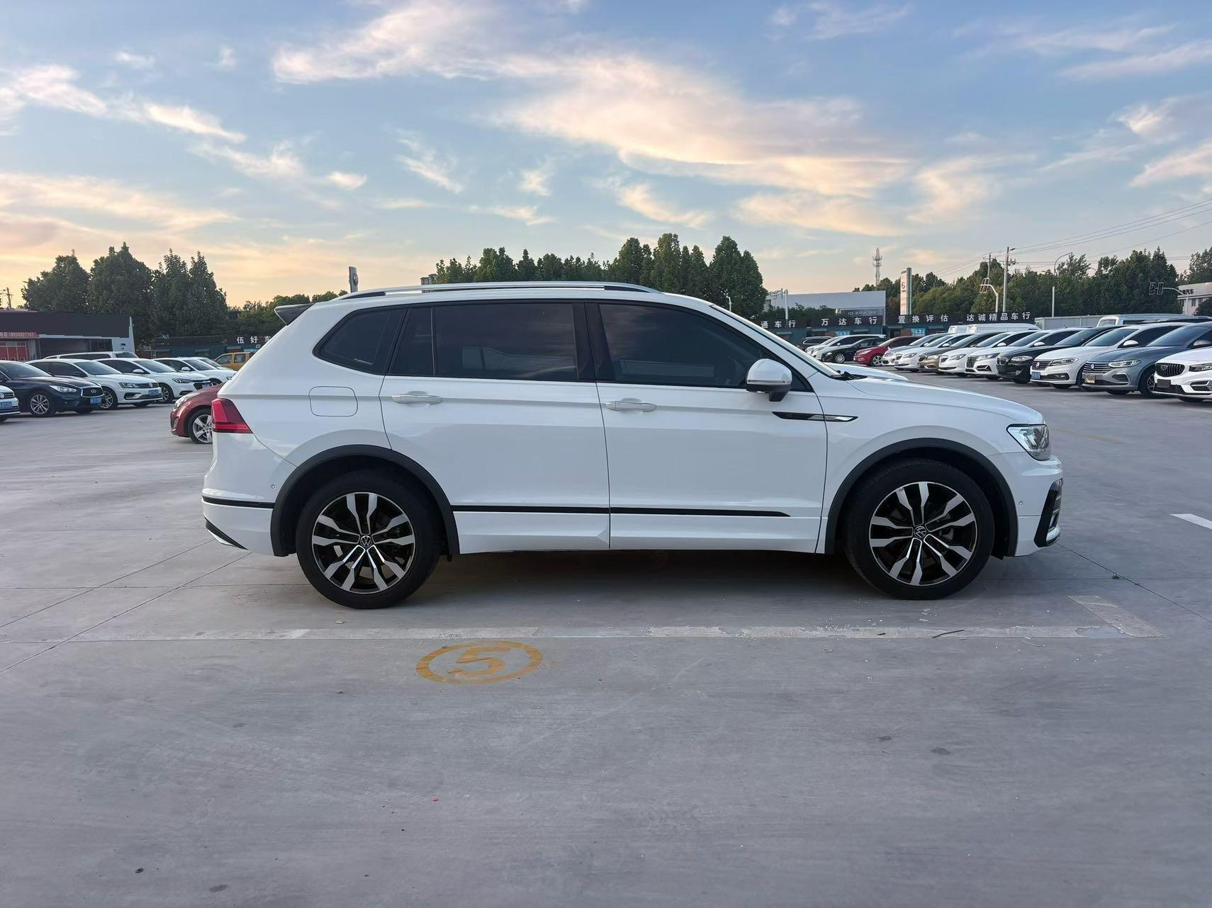 Tiguan L 2021 330TSI Automatic Two-Drive R-Line Enjoy Edition 7