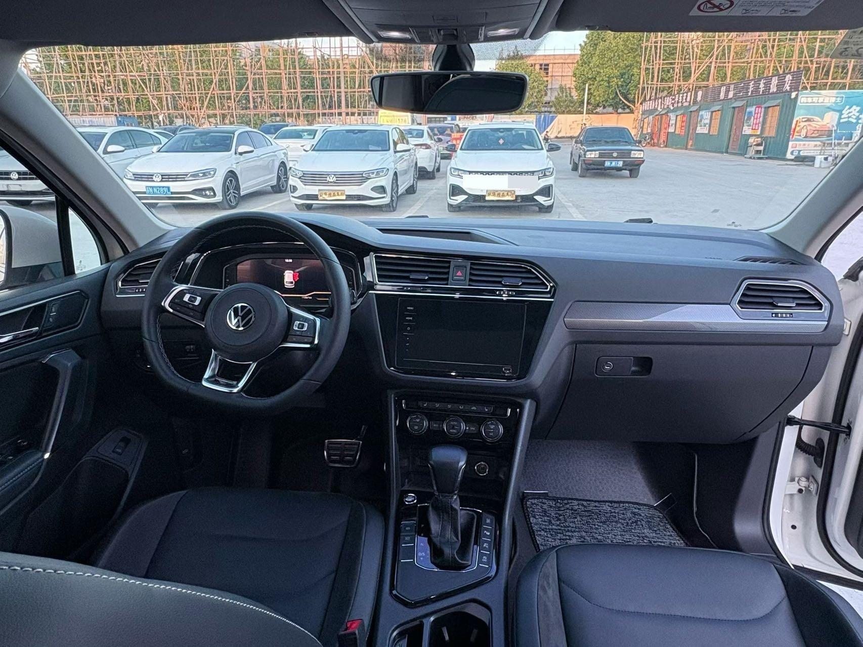 Tiguan L 2021 330TSI Automatic Two-Drive R-Line Enjoy Edition 9