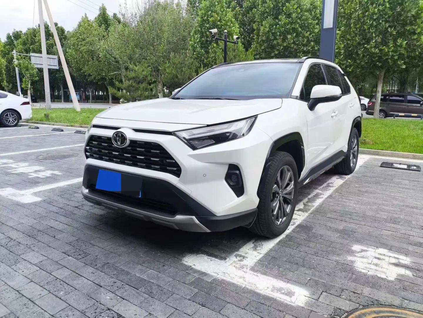 Открыть галерею: Toyota 2024 RAV4 Rongbo 2.0 Stepless Two-Drive Fashion Plus Edition Automatic Gear
