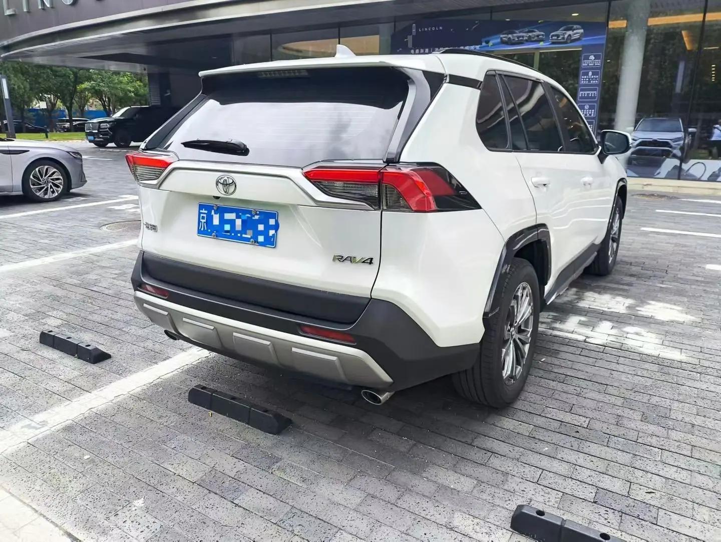 Toyota 2024 RAV4 Rongbo 2.0 Stepless Two-Drive Fashion Plus Edition Automatic Gear 3