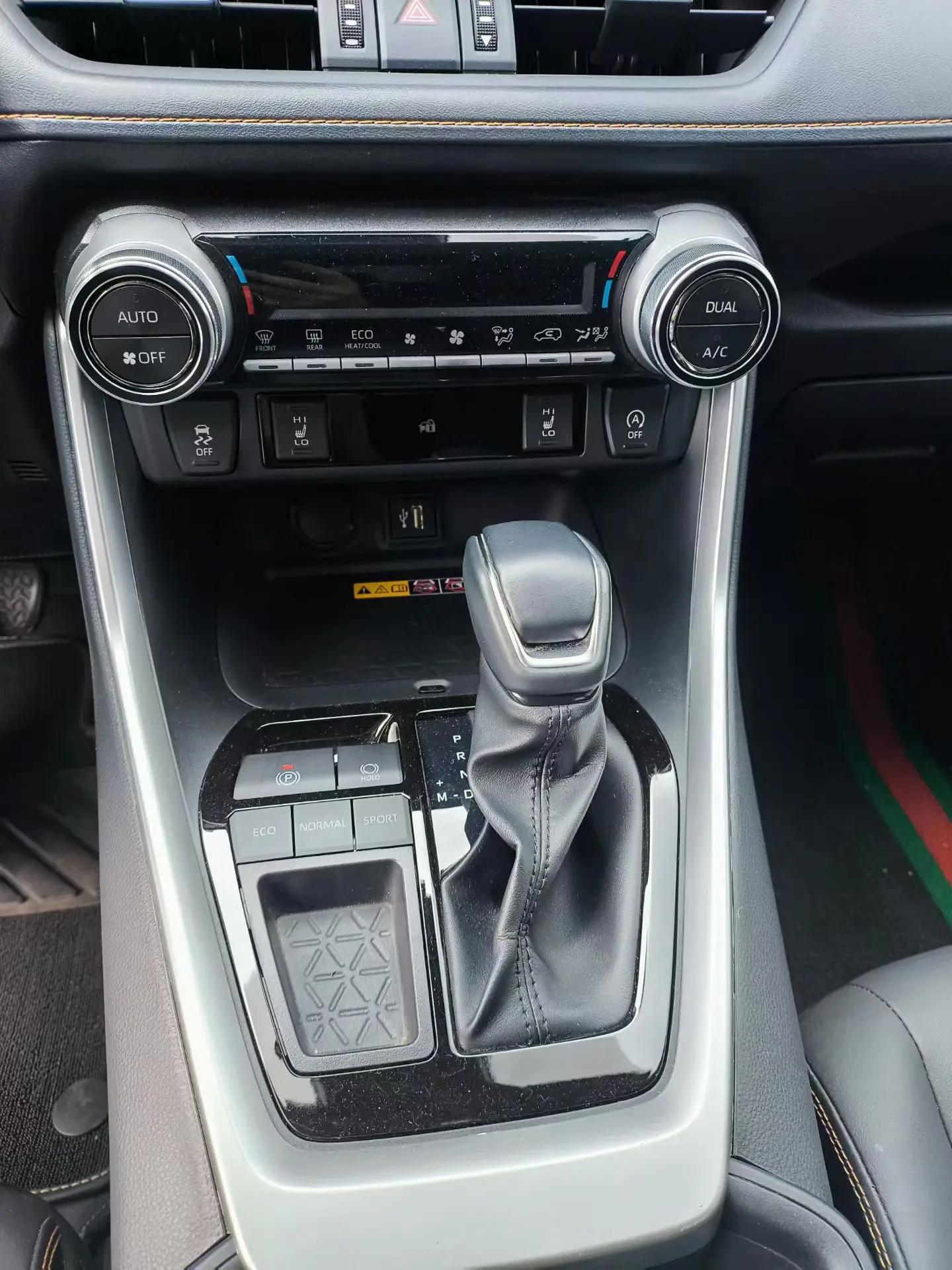 Toyota 2024 RAV4 Rongbo 2.0 Stepless Two-Drive Fashion Plus Edition Automatic Gear 5