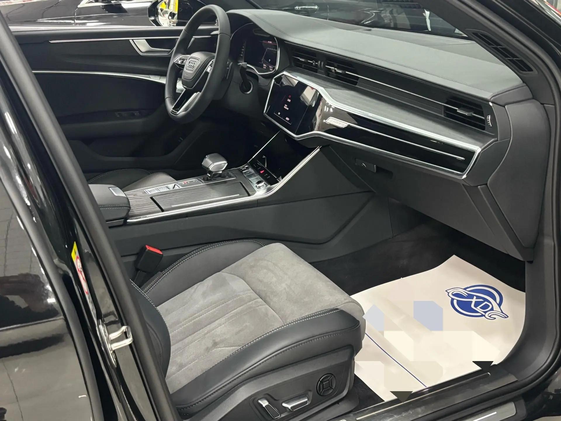 Audi 2024 A6L 2.0TFSI 45TFSI Quattro Prestige Dynamic Edition Automatic 5