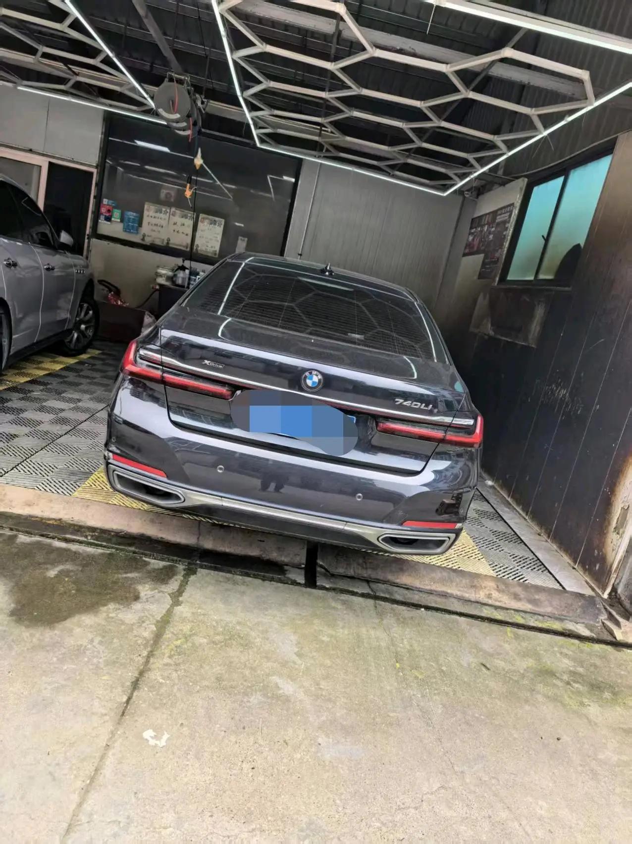 BMW 7 Series 2019 740Li xDrive Executive Luxury Suit 2