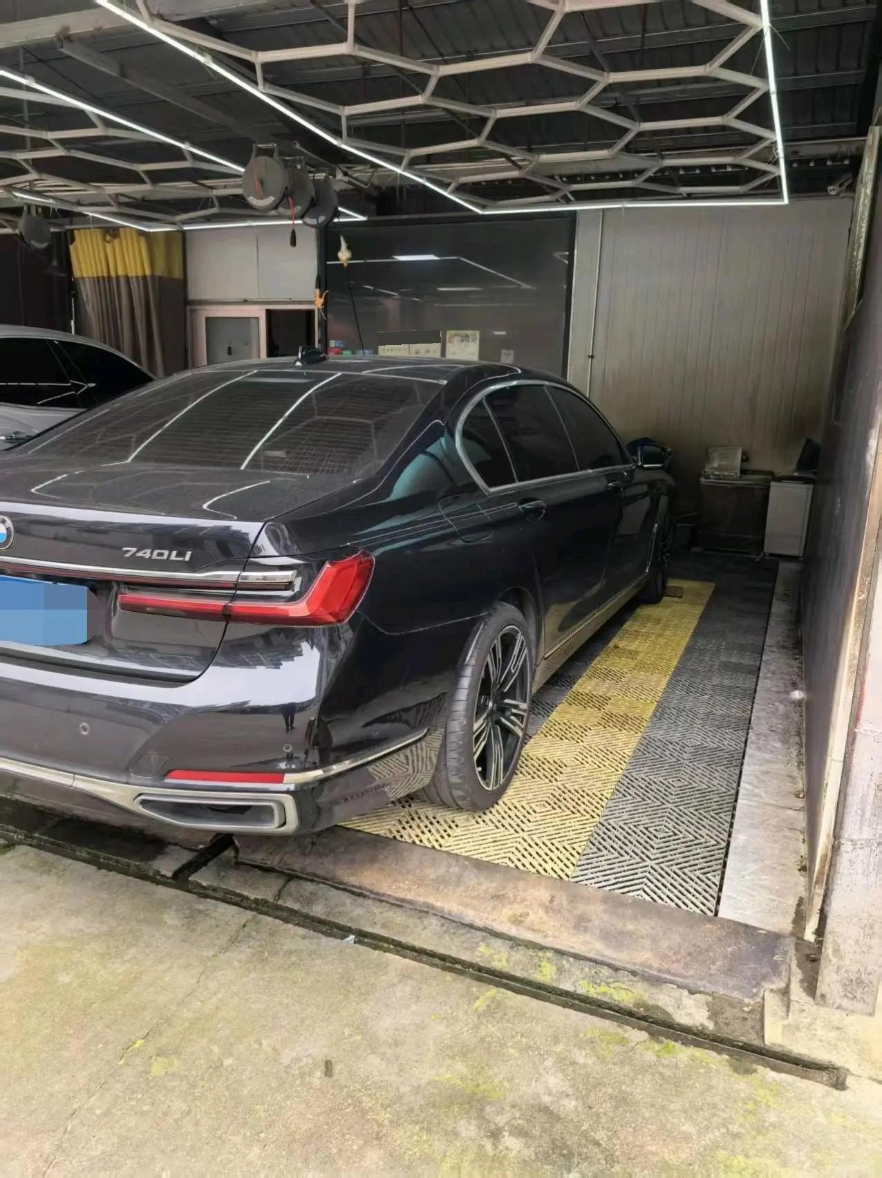 BMW 7 Series 2019 740Li xDrive Executive Luxury Suit 3