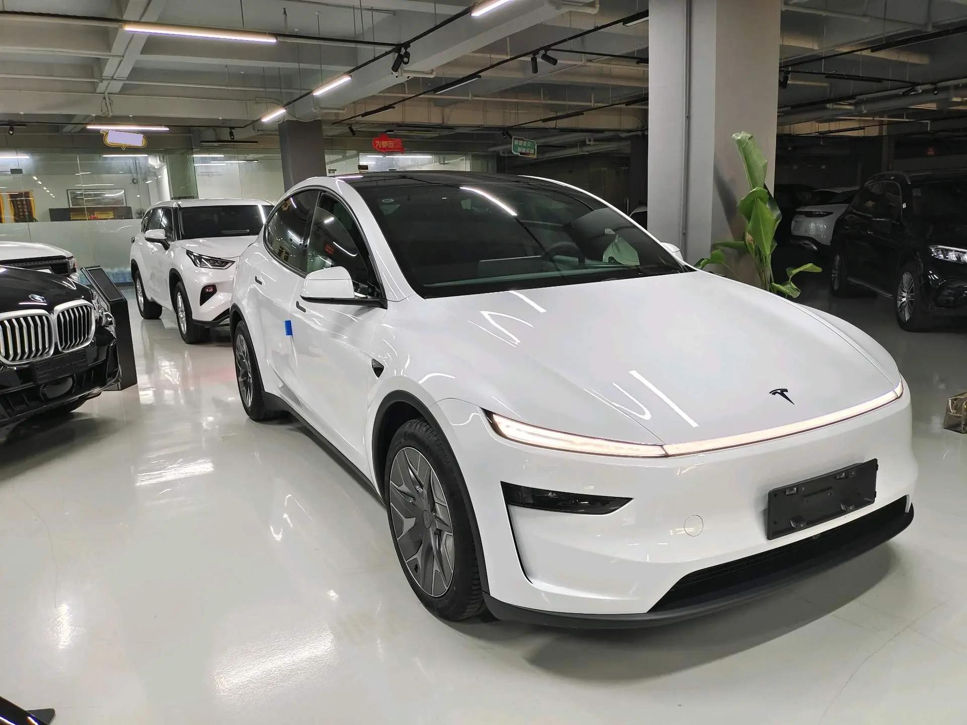 Tesla 2025 Model Y Long Range All-Wheel Drive Automatic 2