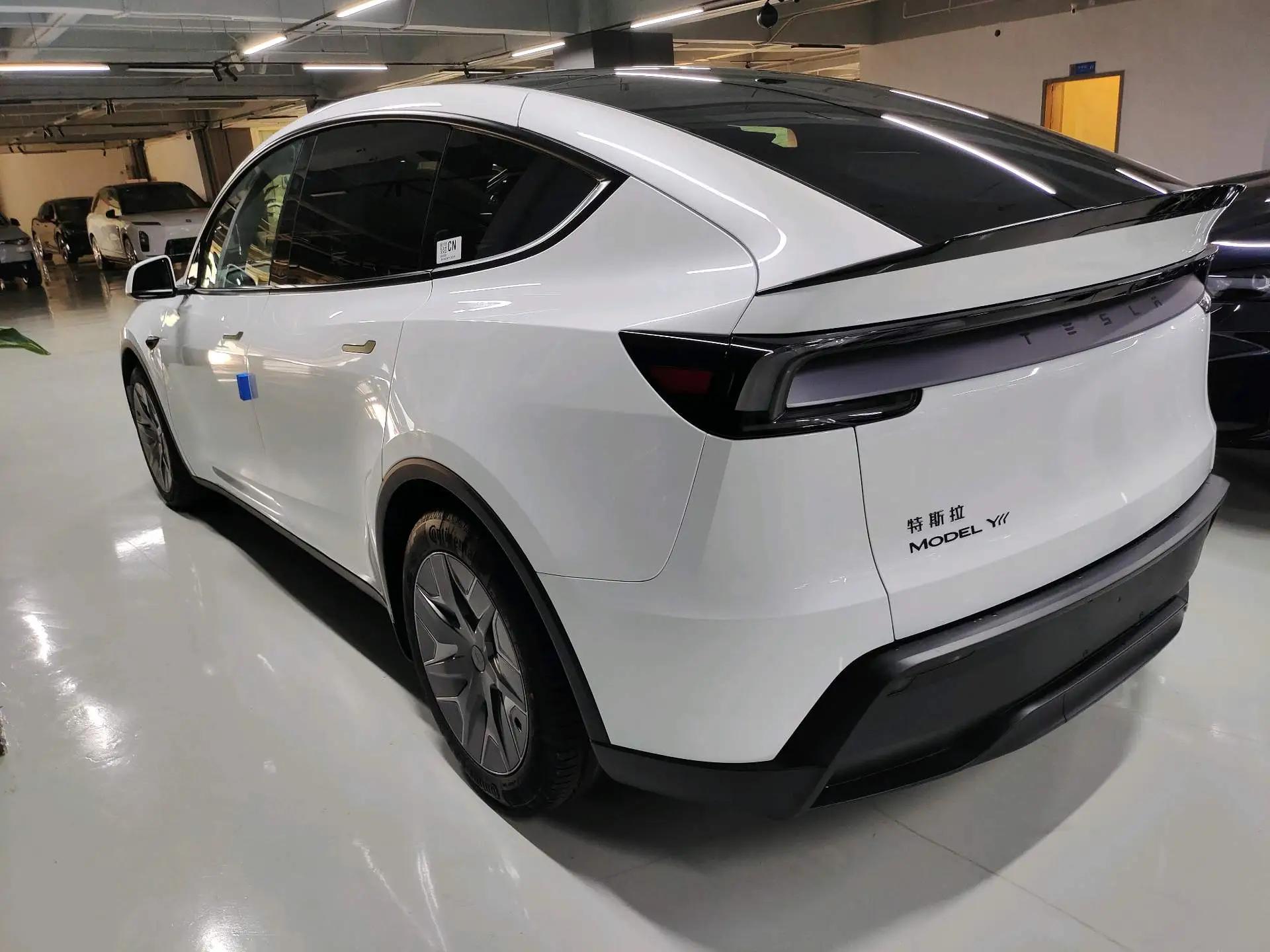 Tesla 2025 Model Y Long Range All-Wheel Drive Automatic 3