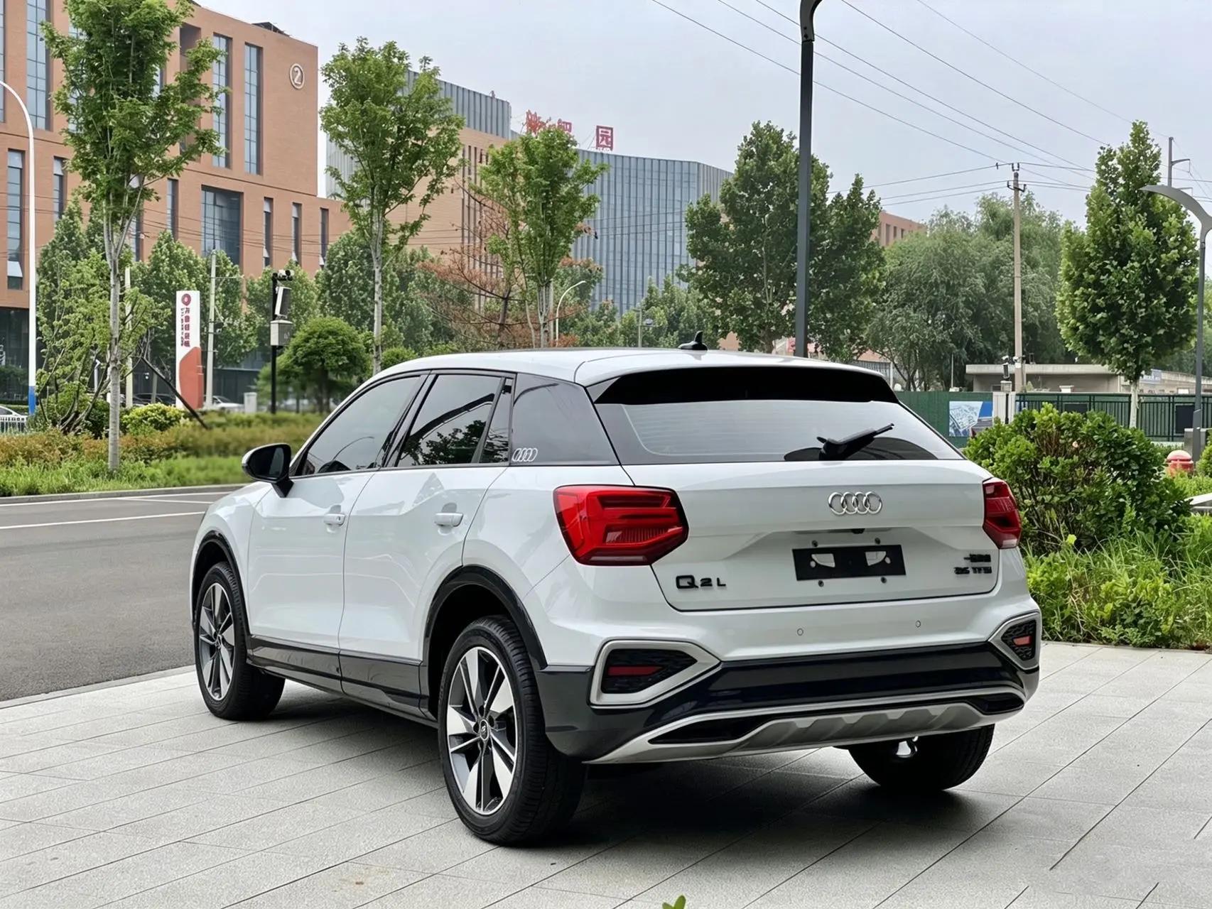 Audi Q2L 2022 35 TFSI Fashion Elegant 3