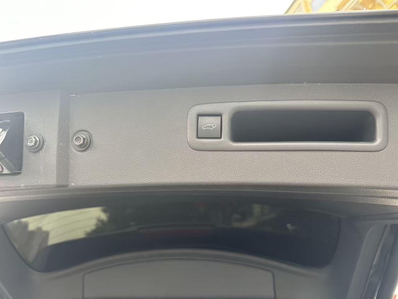Toyota 2024 Crown Landfang HEV 2.5 CVT 4WD Prestige Automatic 8