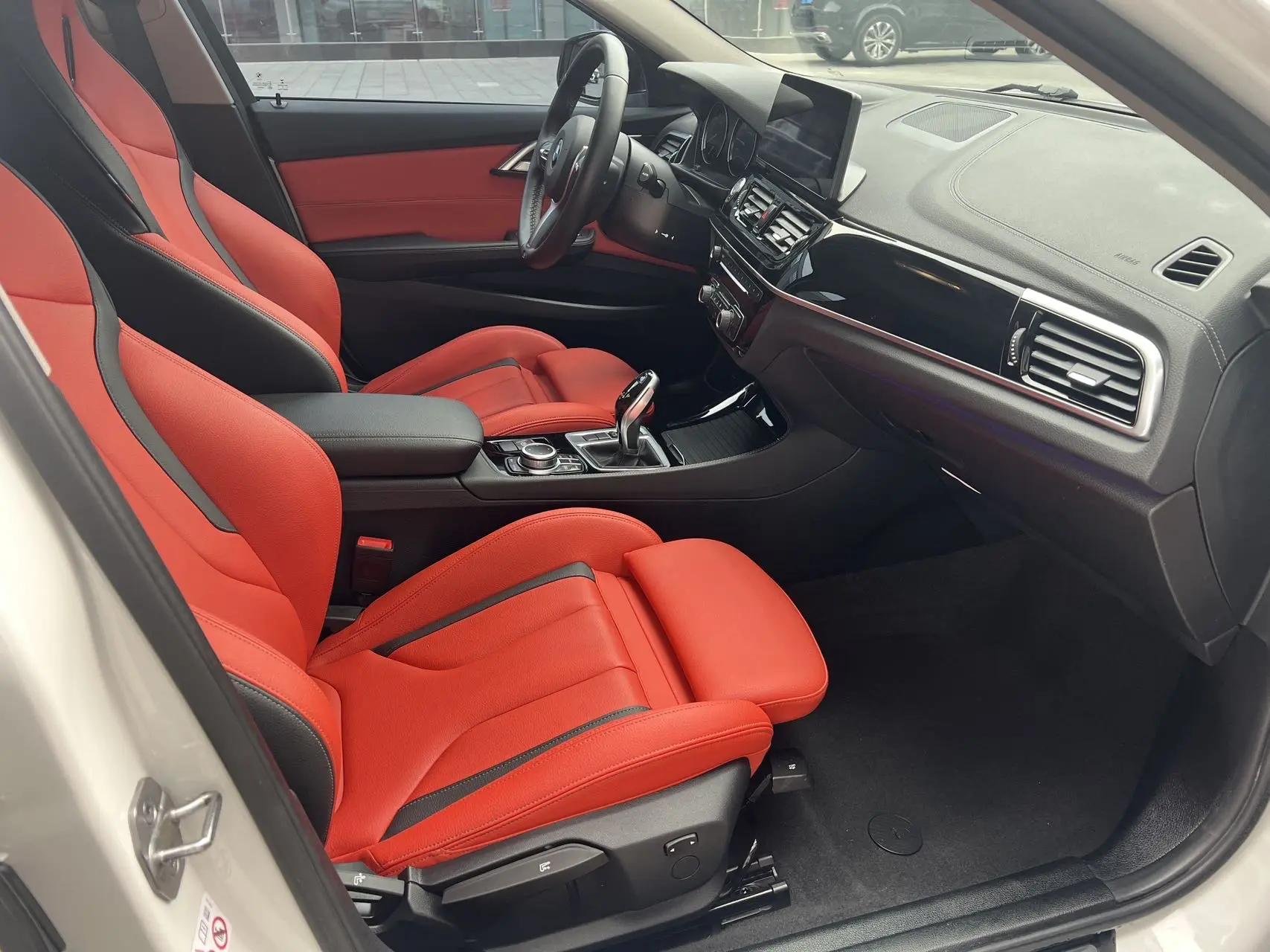BMW 1 Series 2022 125i M Sports Obsidian Night Edition 6