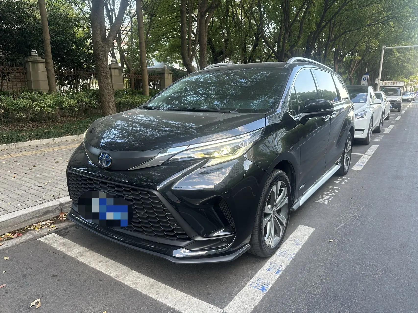 Открыть галерею: Toyota 2024 Sienna HYBRID 2.5 CVT Comfort Edition Automatic