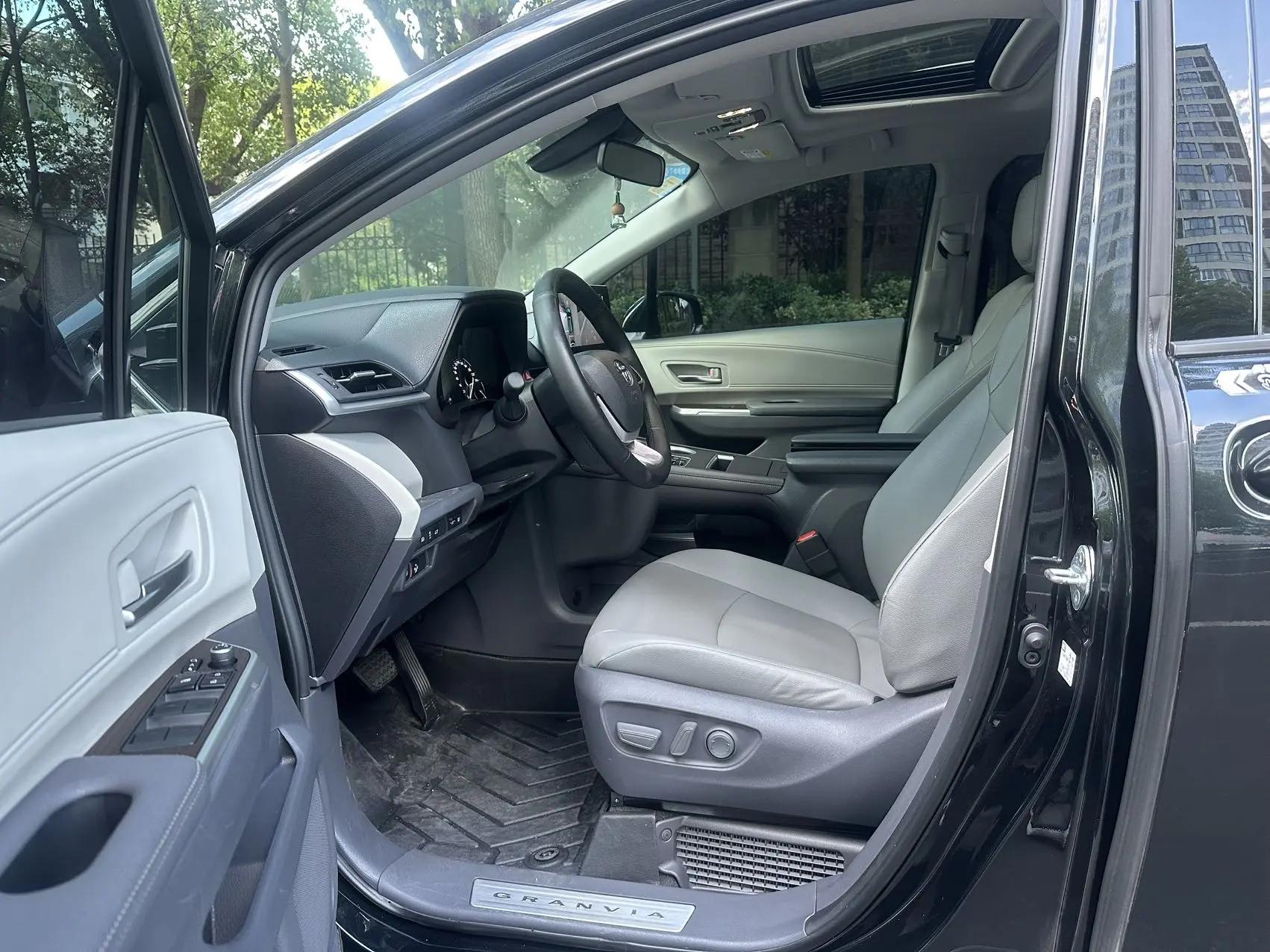 Toyota 2024 Sienna HYBRID 2.5 CVT Comfort Edition Automatic 3