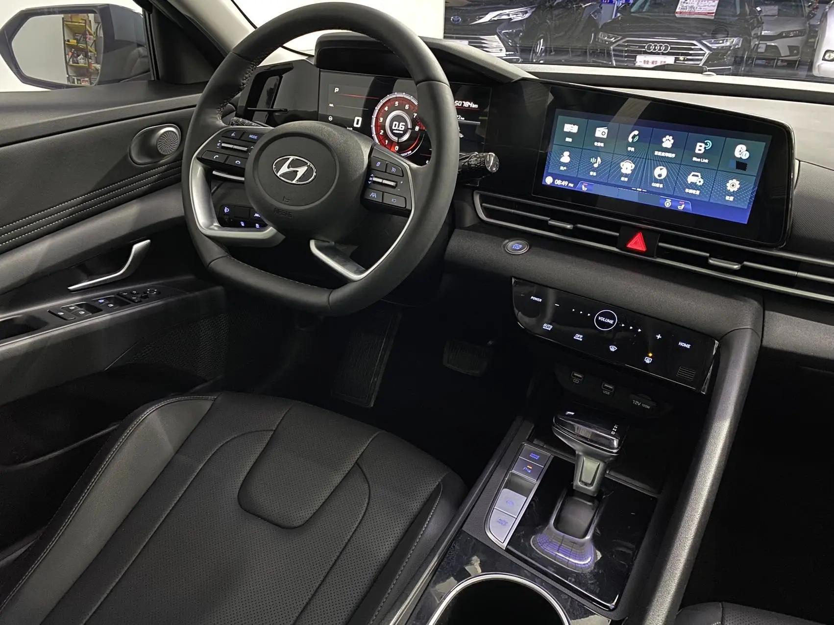 Elantra 2022 1.5L CVT LUX Premium Edition 11