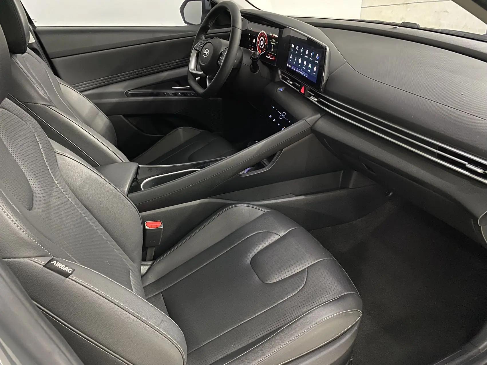Elantra 2022 1.5L CVT LUX Premium Edition 12