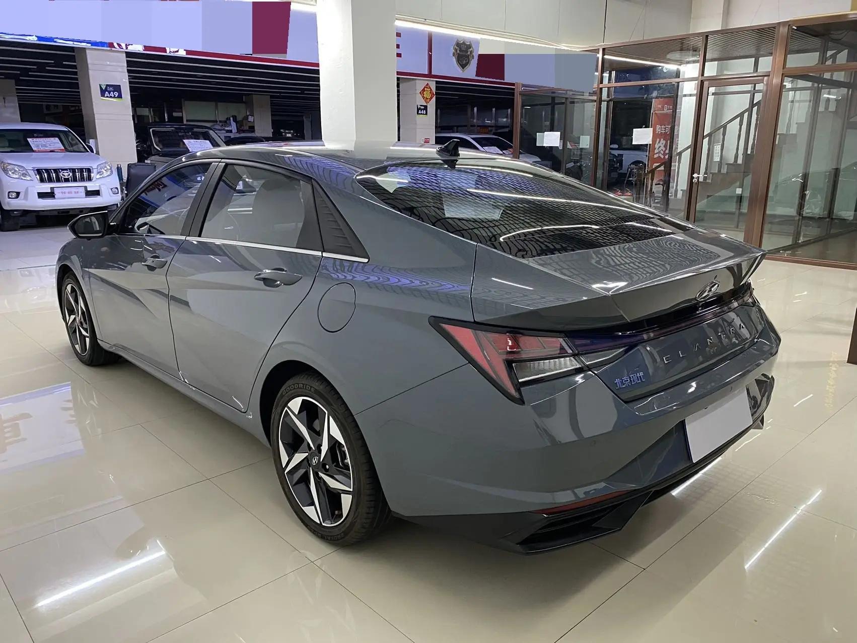 Elantra 2022 1.5L CVT LUX Premium Edition 4