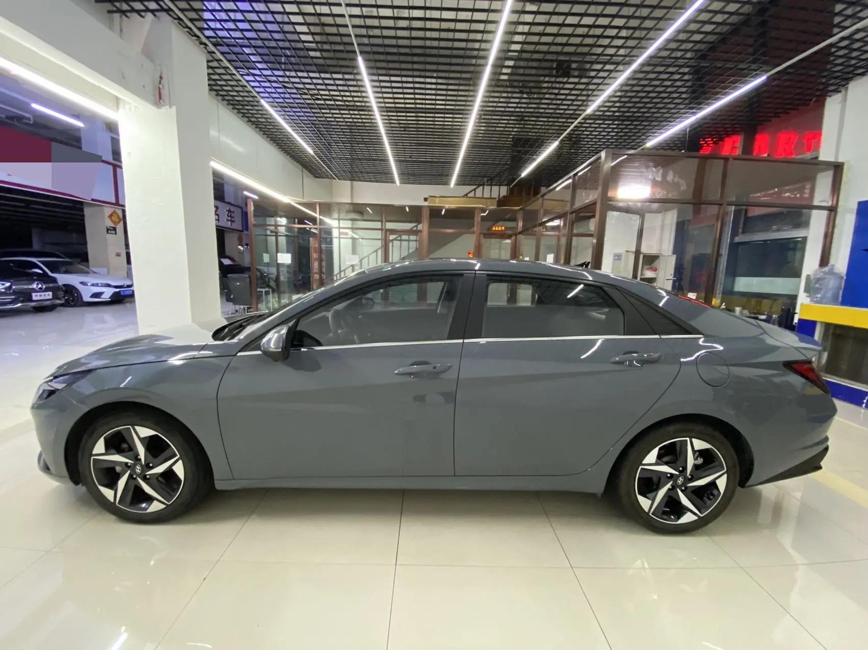 Elantra 2022 1.5L CVT LUX Premium Edition 5