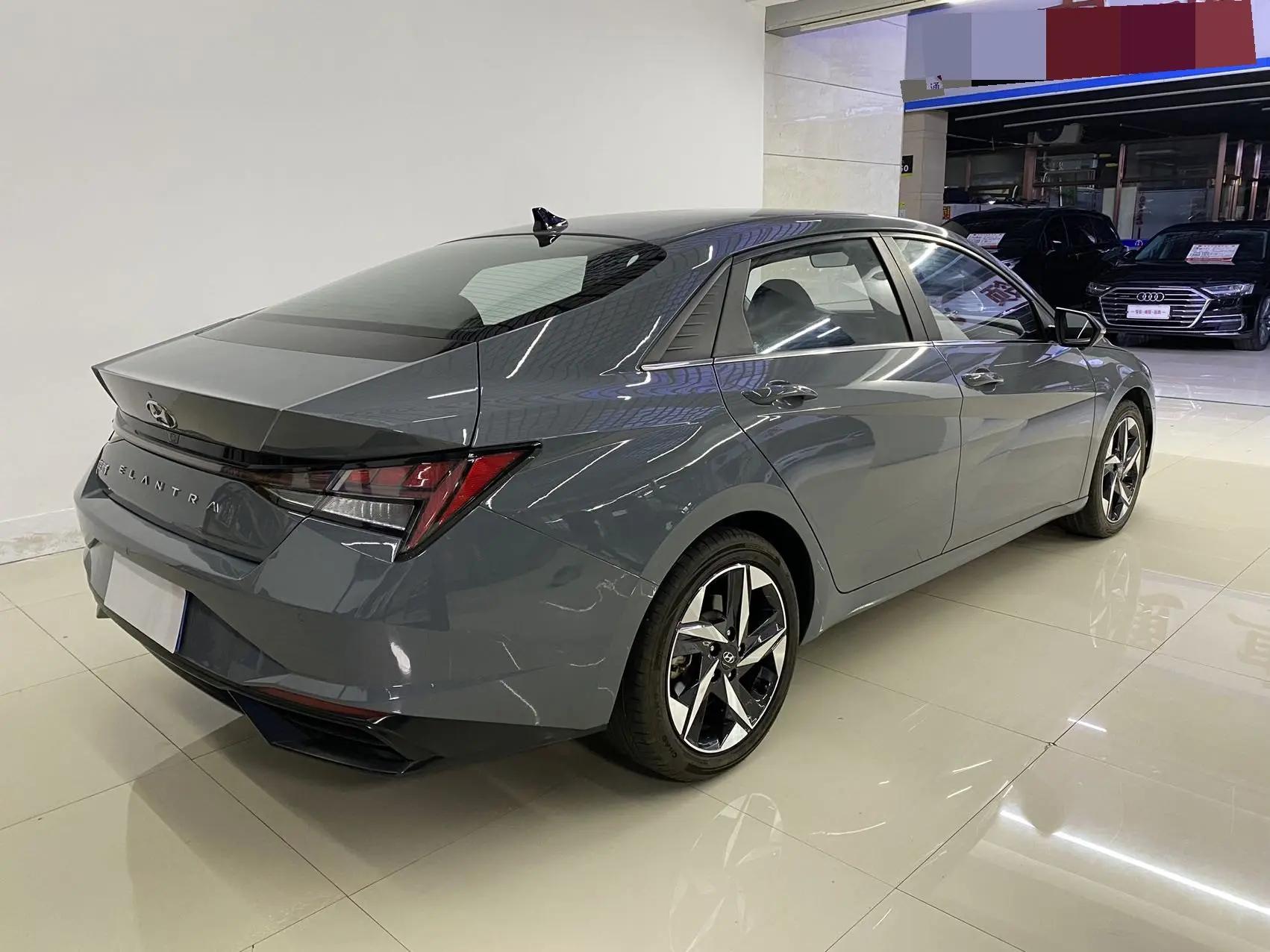Elantra 2022 1.5L CVT LUX Premium Edition 6