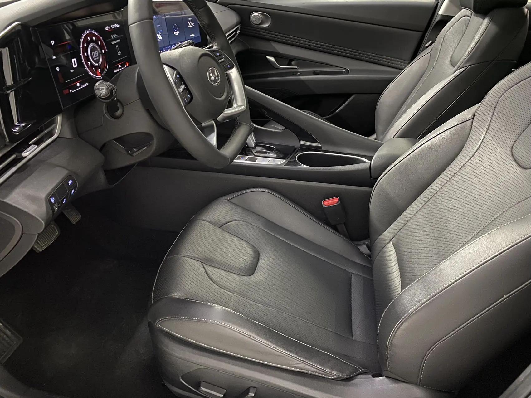 Elantra 2022 1.5L CVT LUX Premium Edition 8
