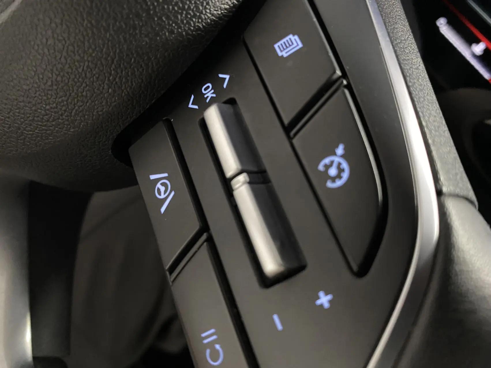 Elantra 2022 1.5L CVT LUX Premium Edition 9