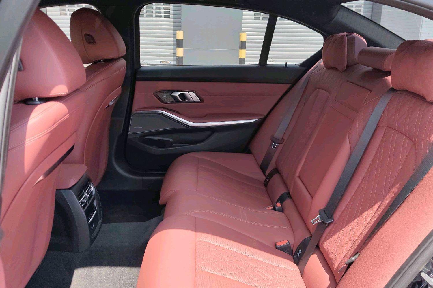 BMW 3 Series 2025 330Li 2.0T Exclusive M Sports Obsidian Night Suit Automatic Gear 7