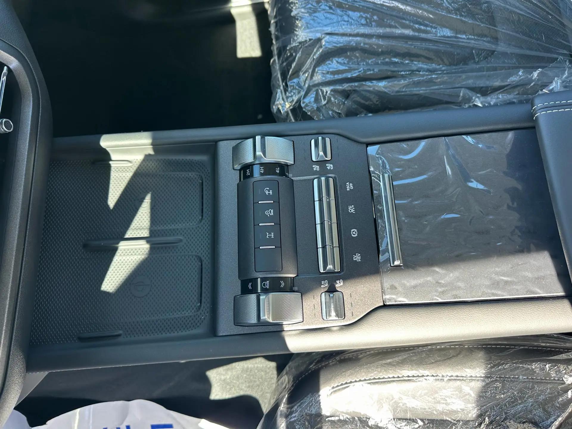 Tank 2025 Model Tank 300 Hi4-T 2.0T Hi4-T 36.7kWh Automatic 6