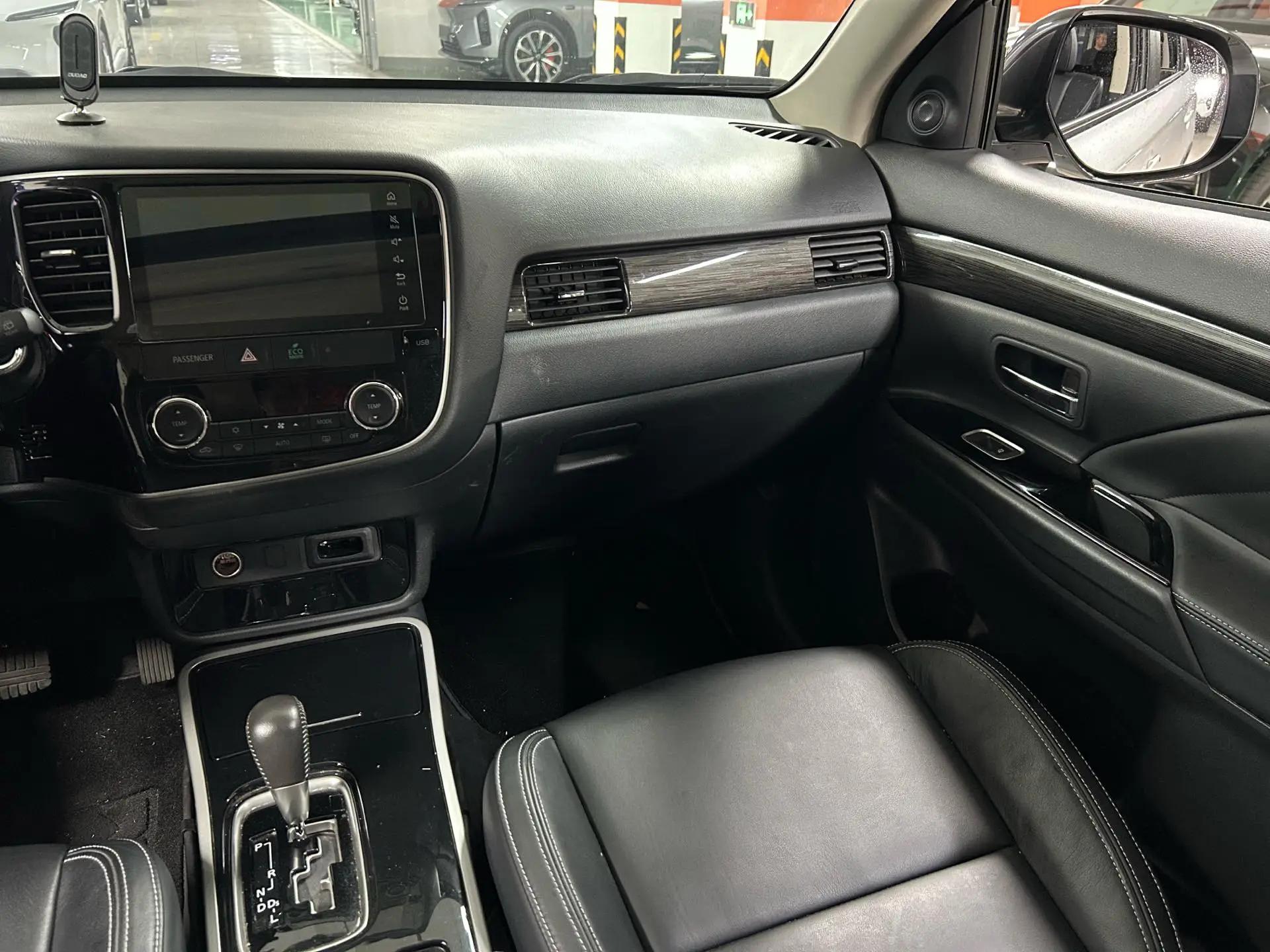 Outlander 2019 2.0L Two-Drive Enjoy Edition 5-seat National V 10
