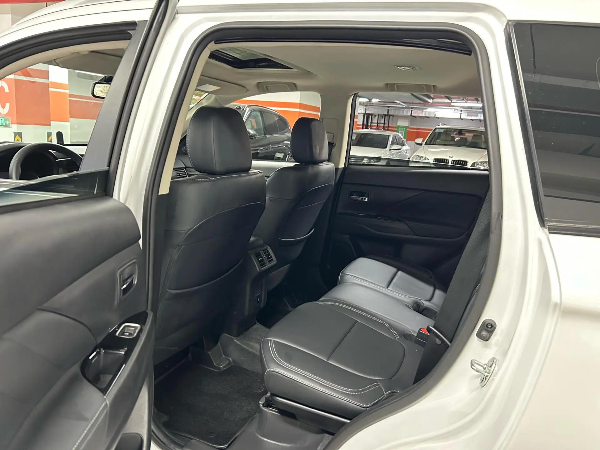 Outlander 2019 2.0L Two-Drive Enjoy Edition 5-seat National V 11