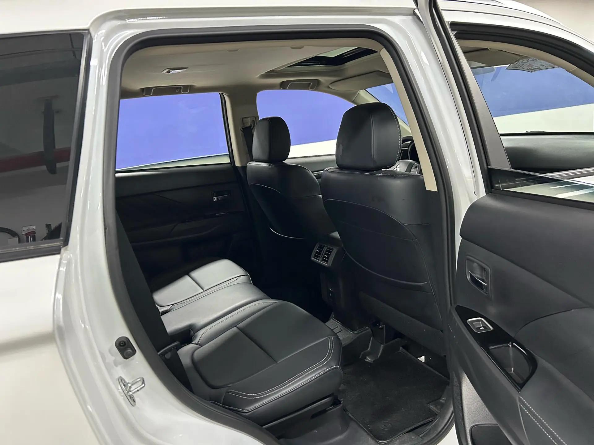 Outlander 2019 2.0L Two-Drive Enjoy Edition 5-seat National V 12