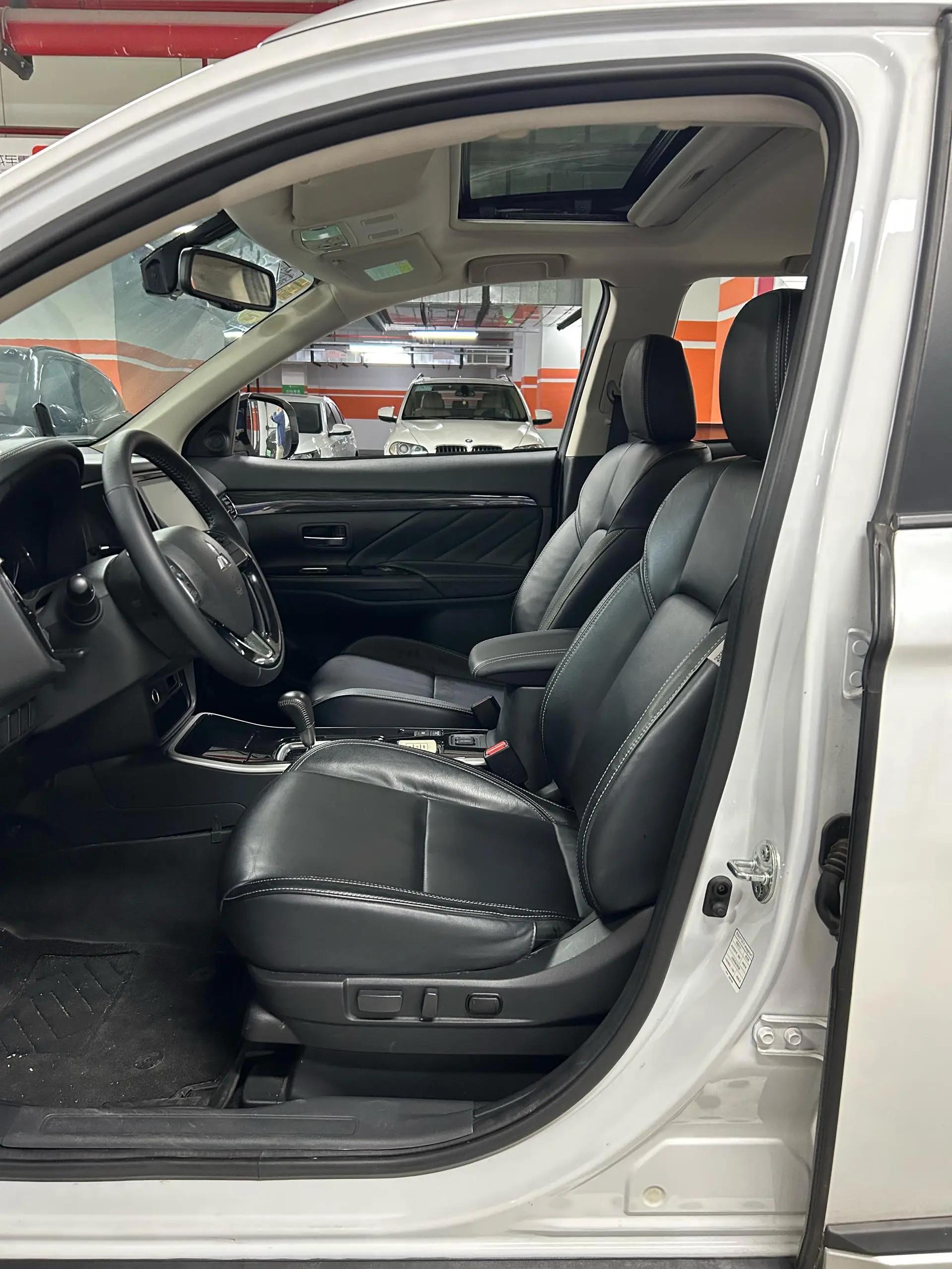 Outlander 2019 2.0L Two-Drive Enjoy Edition 5-seat National V 5