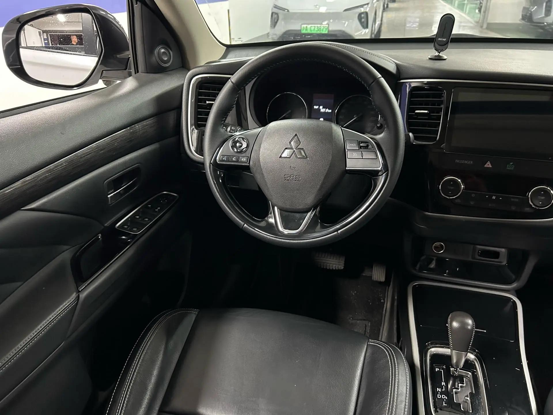 Outlander 2019 2.0L Two-Drive Enjoy Edition 5-seat National V 8