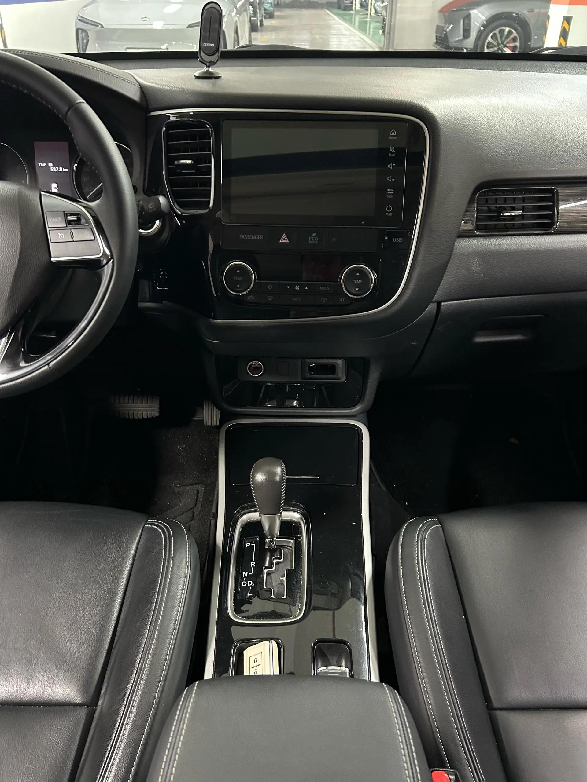 Outlander 2019 2.0L Two-Drive Enjoy Edition 5-seat National V 9