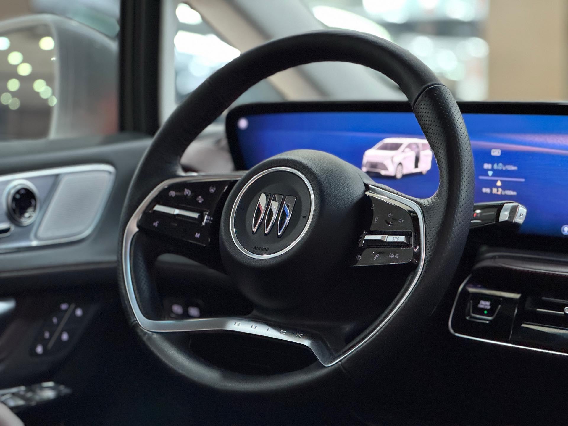 Century 2023 2.0T Six-seat World Edition 12