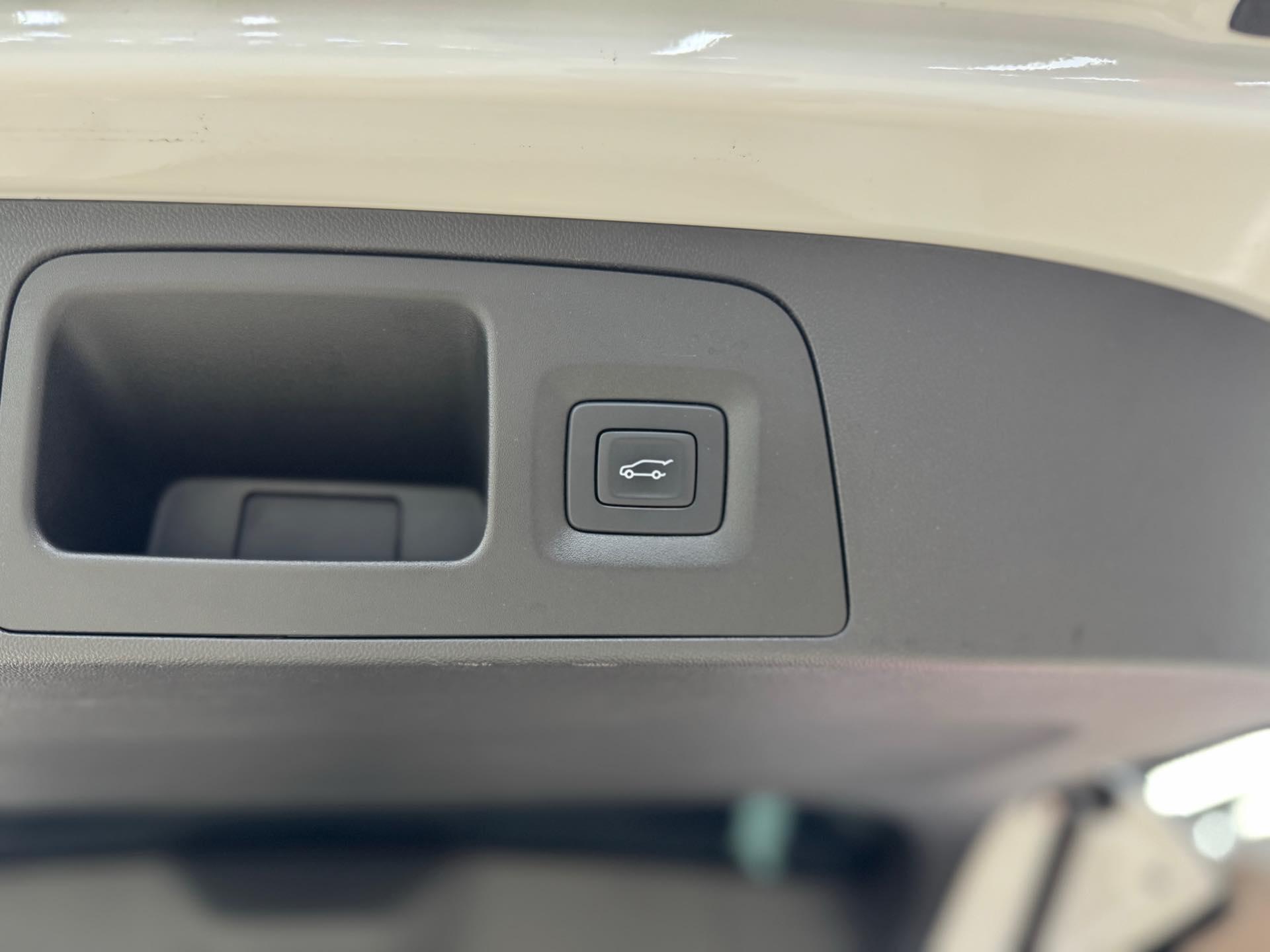 Century 2023 2.0T Six-seat World Edition 15