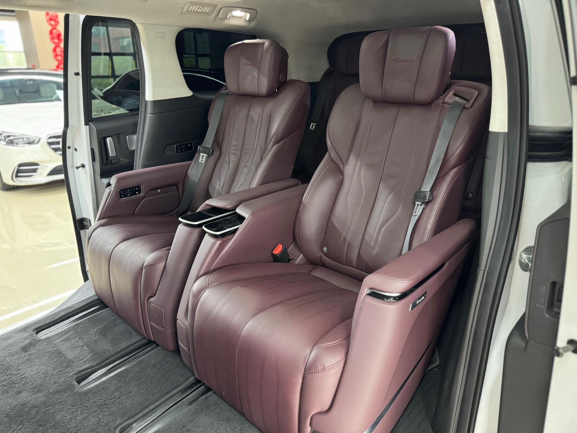 Century 2023 2.0T Six-seat World Edition 16