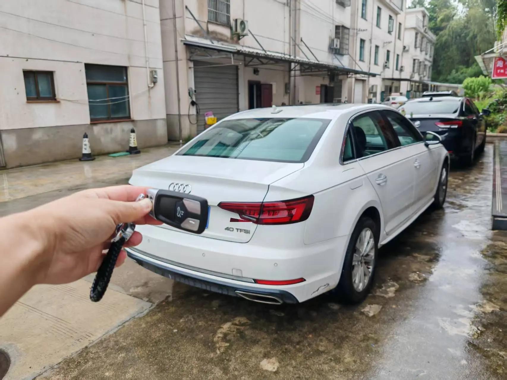 Audi A4L 2019 40 TFSI aggressive country VI 7