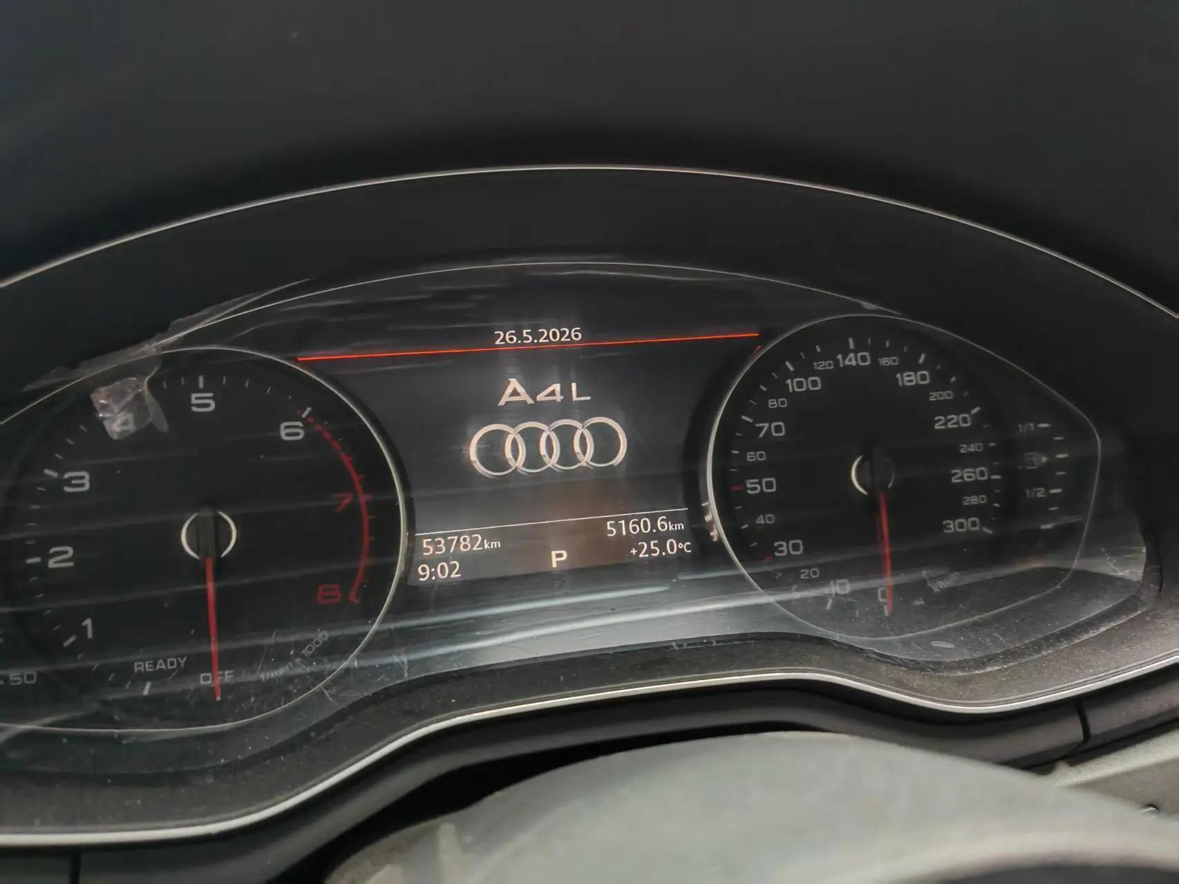 Audi A4L 2019 40 TFSI aggressive country VI 8
