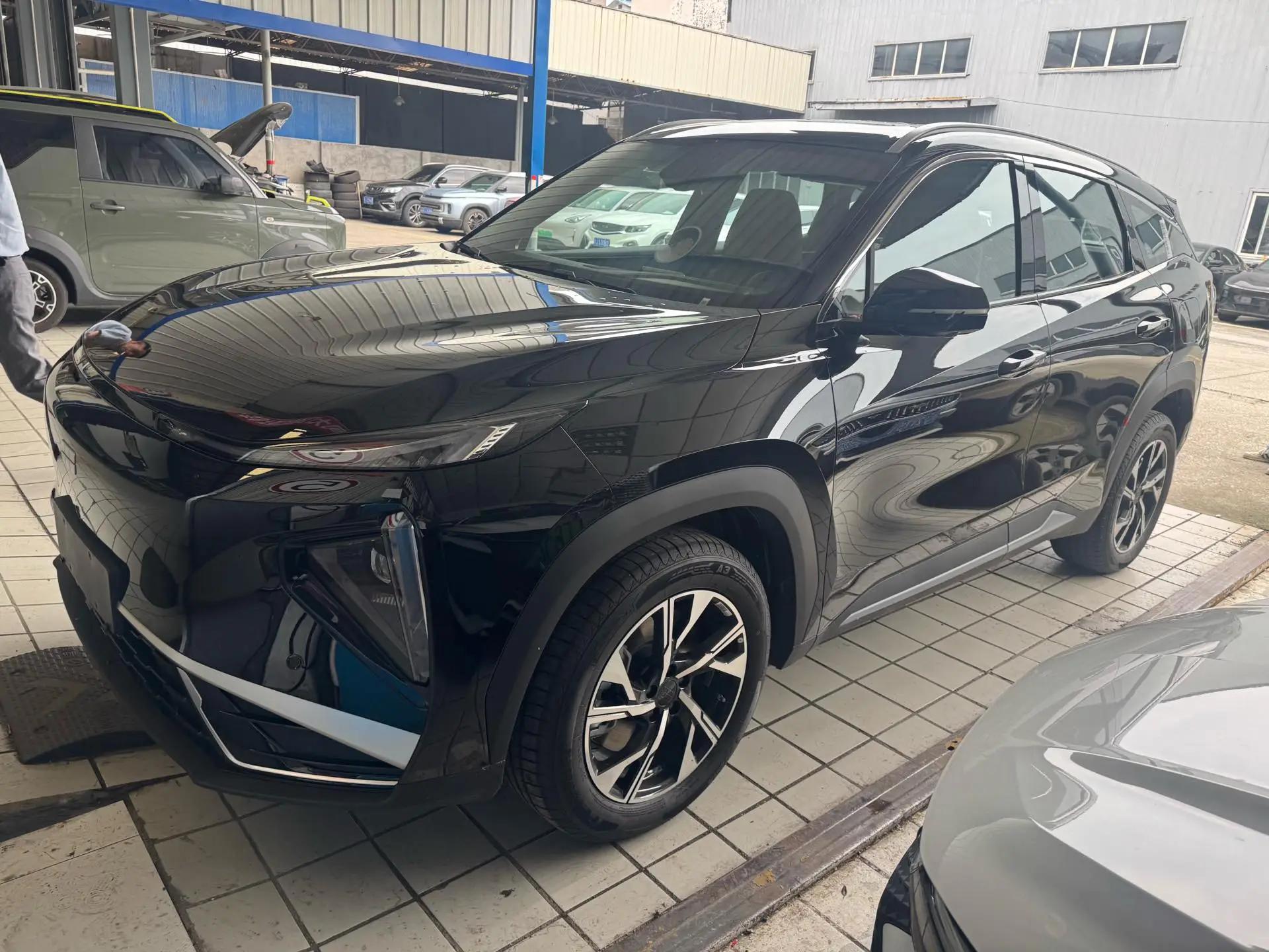Geely Galaxy 2025 Model L7 EM-i 1.5 115km Long-Range Version Automatic - View 1