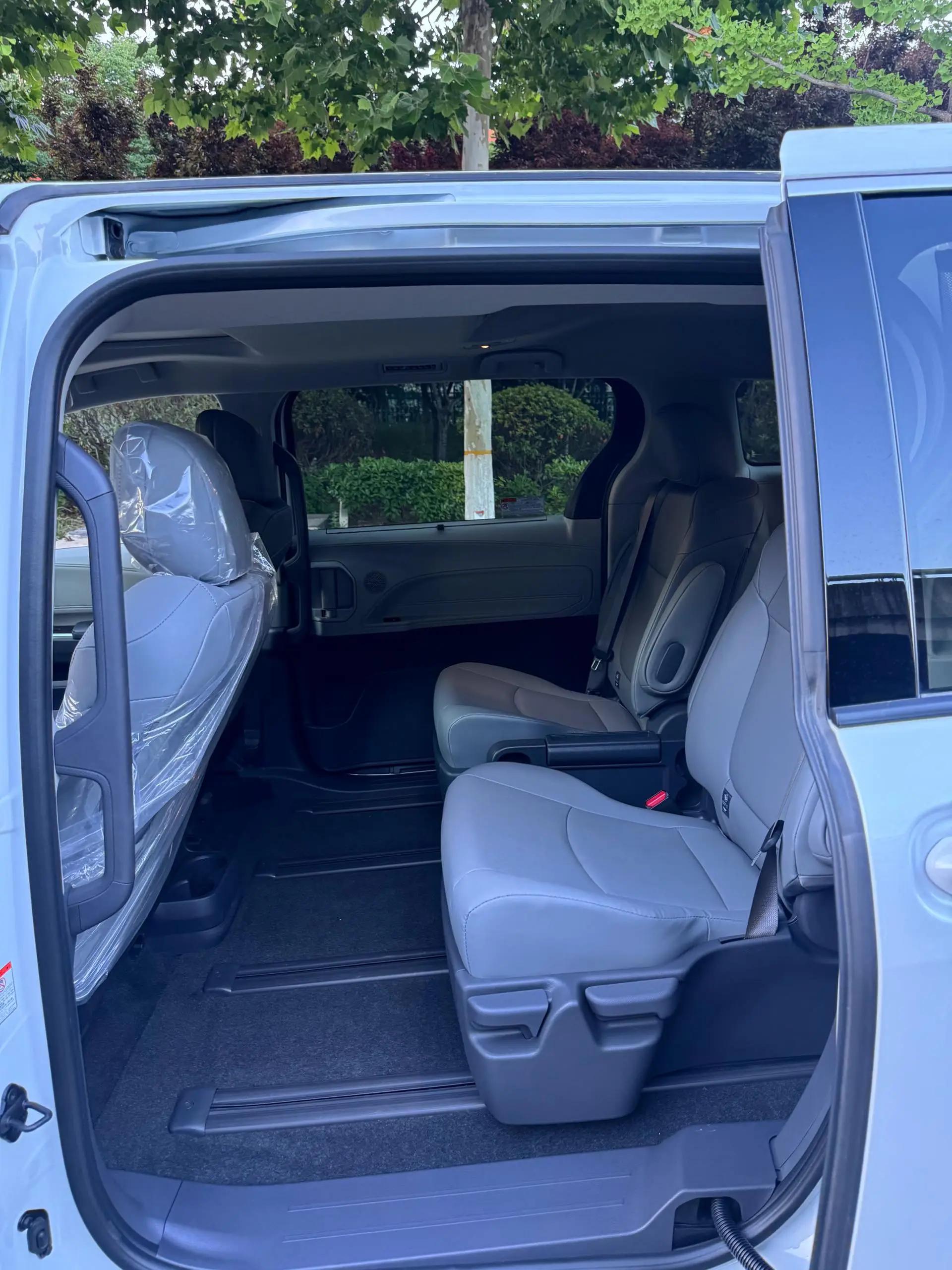 Toyota 2024 Sienna HYBRID 2.5 CVT Comfort Edition Automatic 4