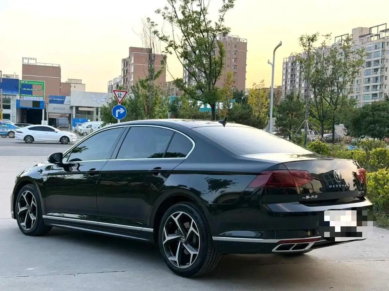 Magotan 2022 330TSI DSG Basic 4