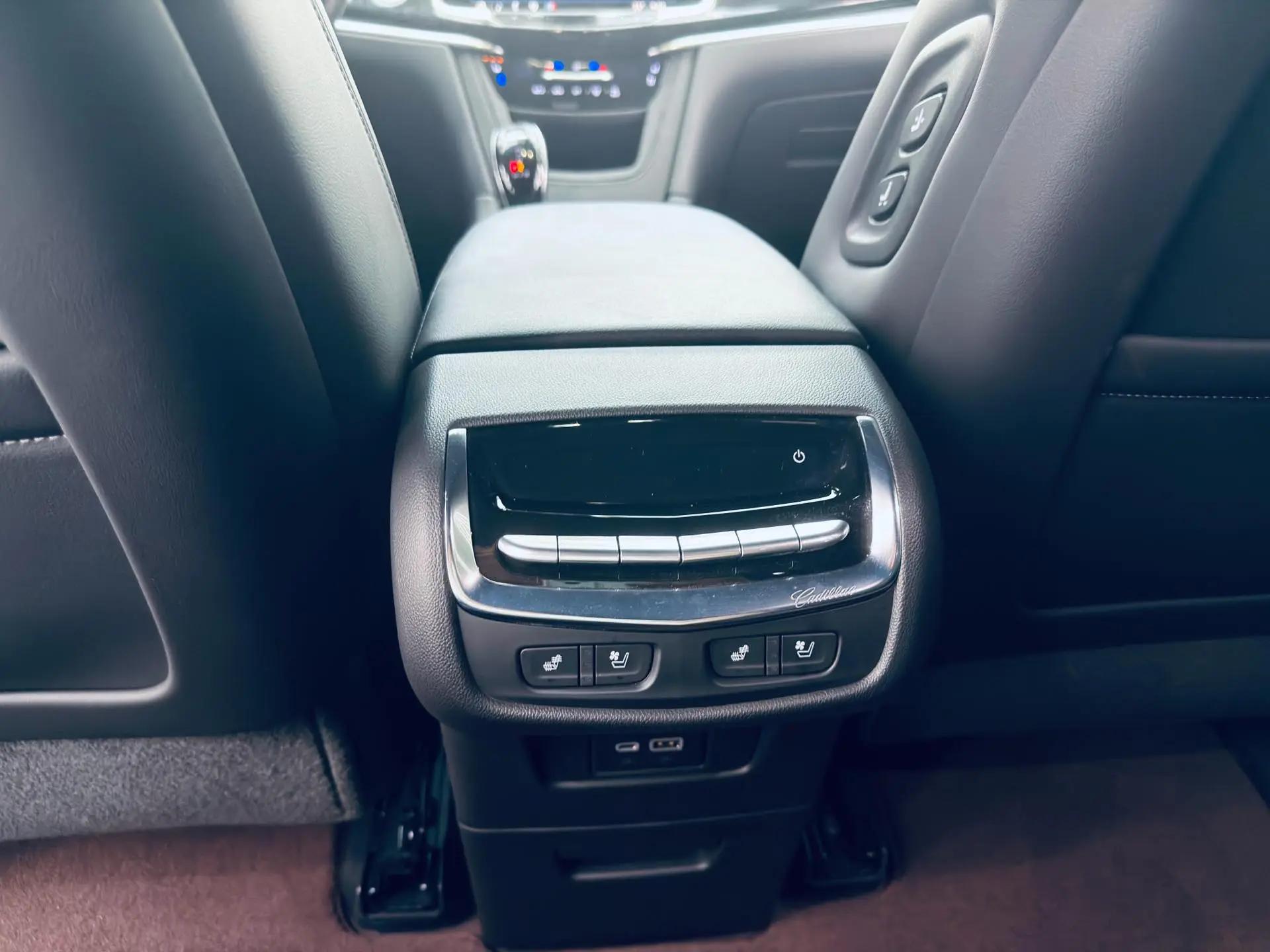 Cadillac 2025 XT6 48V 2.0T 6 4-wheel drive distinguished administrative black standard automatic gear 16
