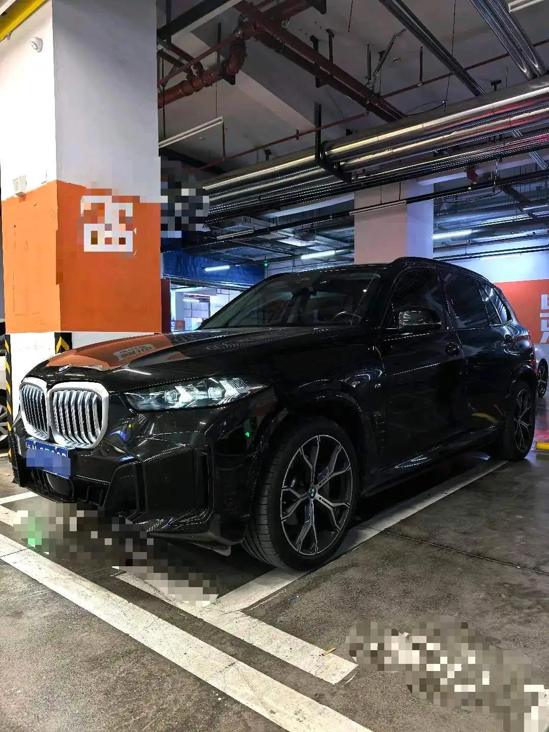 打开图片灯箱:BMW 2023 X5 xDrive30Li 48V 2.0T Luxury Model M Sport Night Edition Automatic