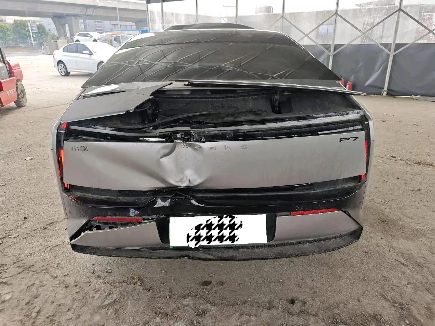 Xpeng 2025 P7 702km Long Range Version Automatic 10